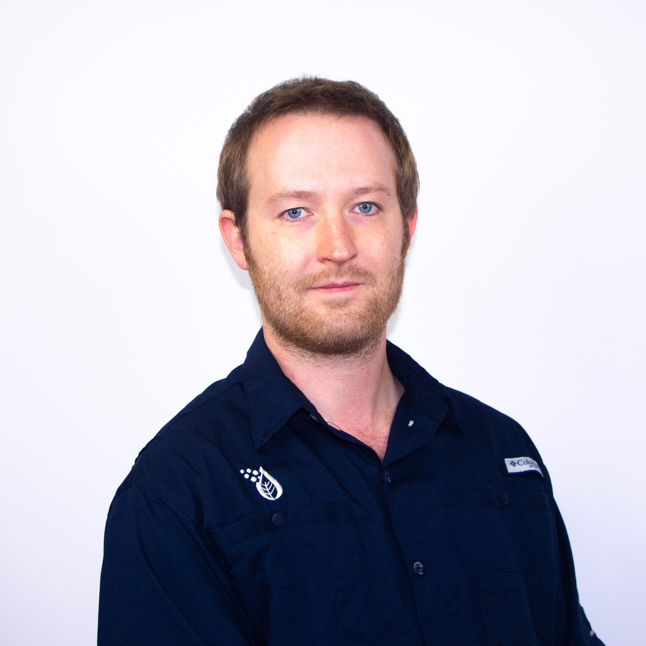 Polo shirt, Beard, Jaw, Sleeve, Gesture, Collar