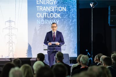  DNV-rapport advarer: Energifremtiden er i spill. Norge går mot kraftunderskudd og 80 prosent fall i olje- og gassinntekter 