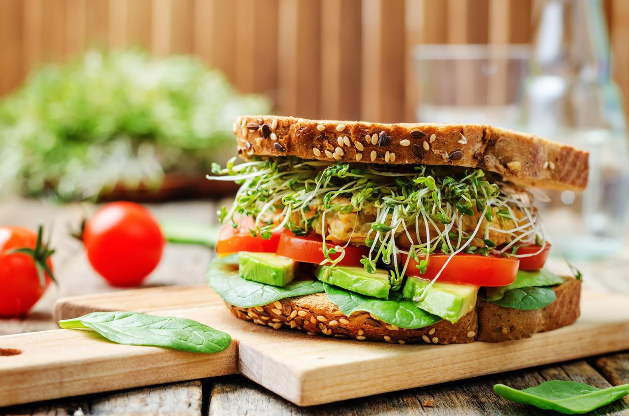 Plum tomato, Baked goods, Leaf vegetable, Cherry Tomatoes, Staple food, Ingredient, Recipe, Sandwich, Bun