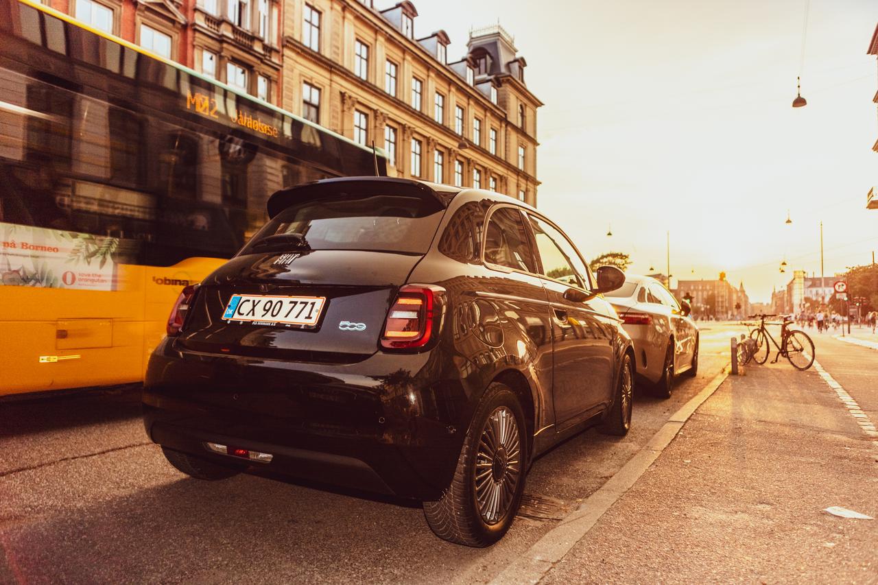 Automotive tail & brake light, Vehicle registration plate, Tire, Wheel, Car, Building, Window, Sky