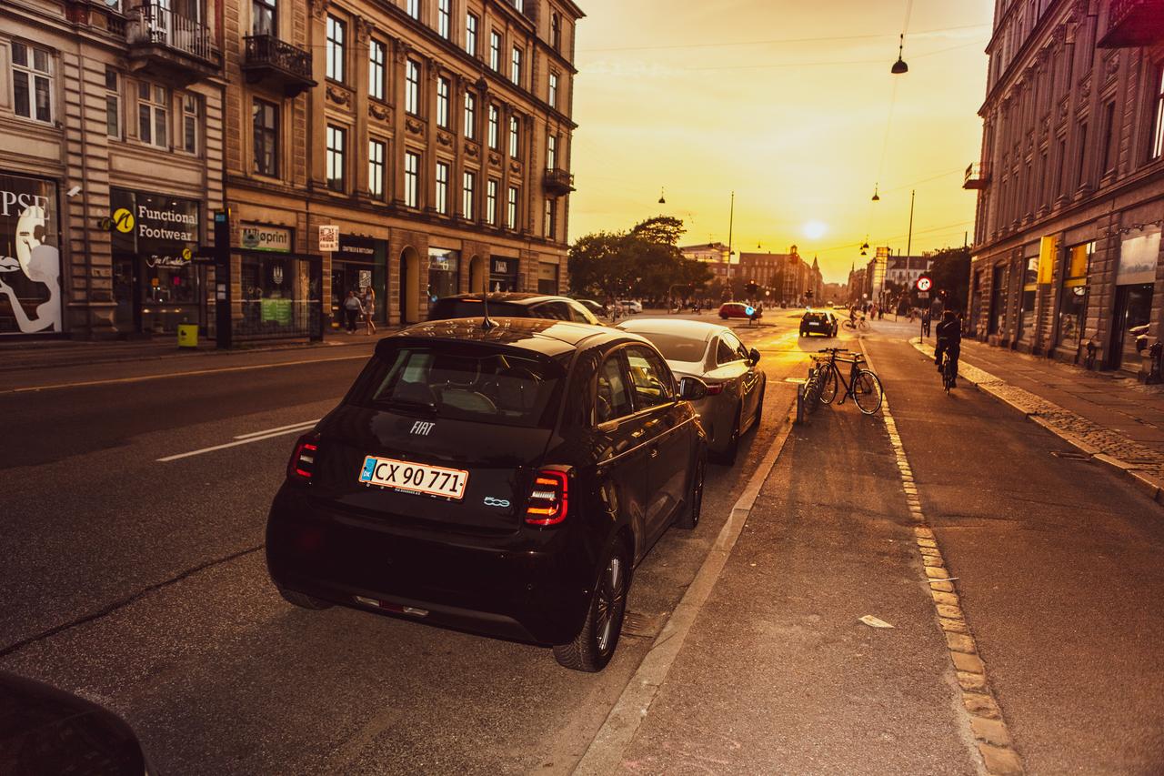 Automotive tail & brake light, Vehicle registration plate, Car, Tire, Sky, Window, Building