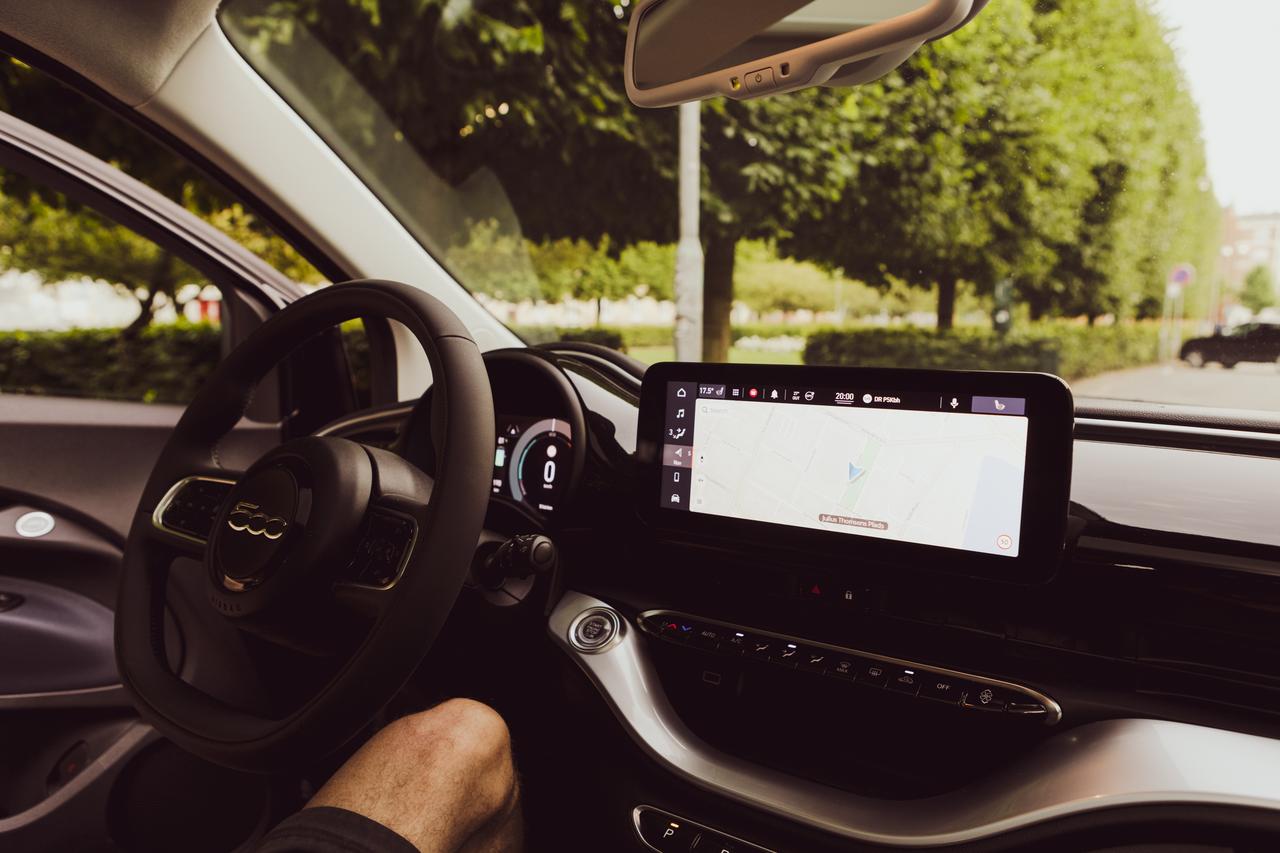 Mode of transport, Motor vehicle, Automotive mirror, Steering part, Car, Plant, Wheel