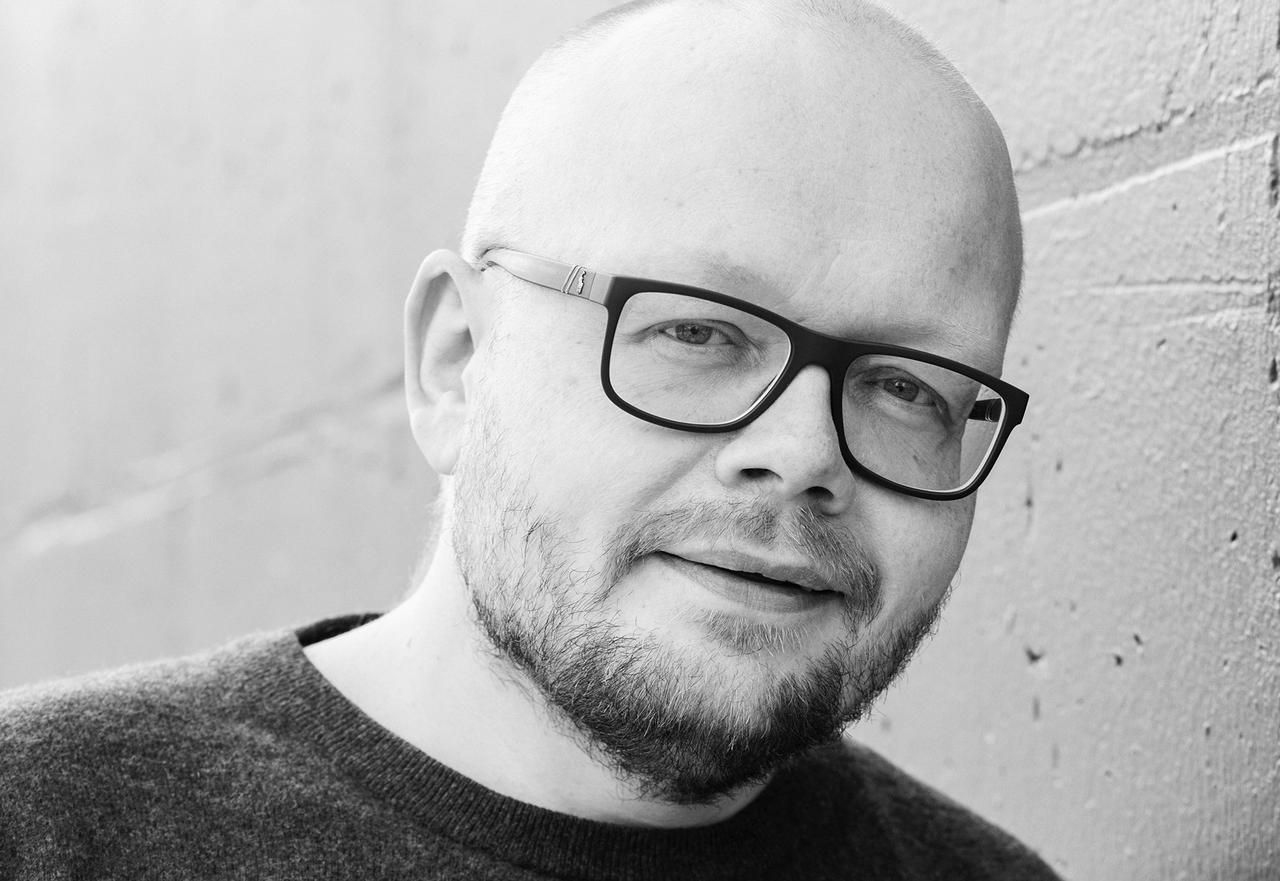 Vision care, Glasses, Forehead, Nose, Hair, Chin, Beard, Eyewear, Jaw, Neck