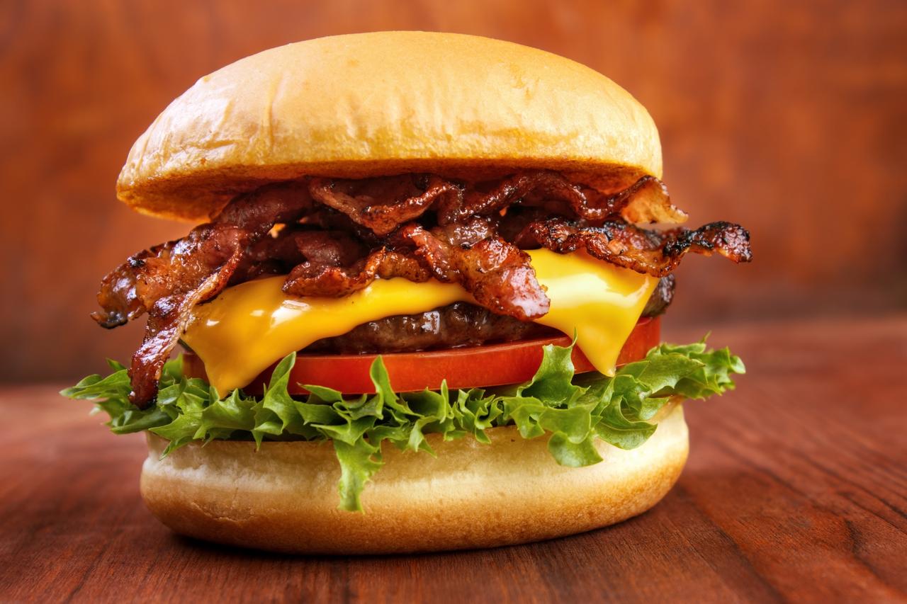 Fast food, Processed cheese, Baked goods, Ingredient, Bun, Recipe, Cuisine, Hamburger