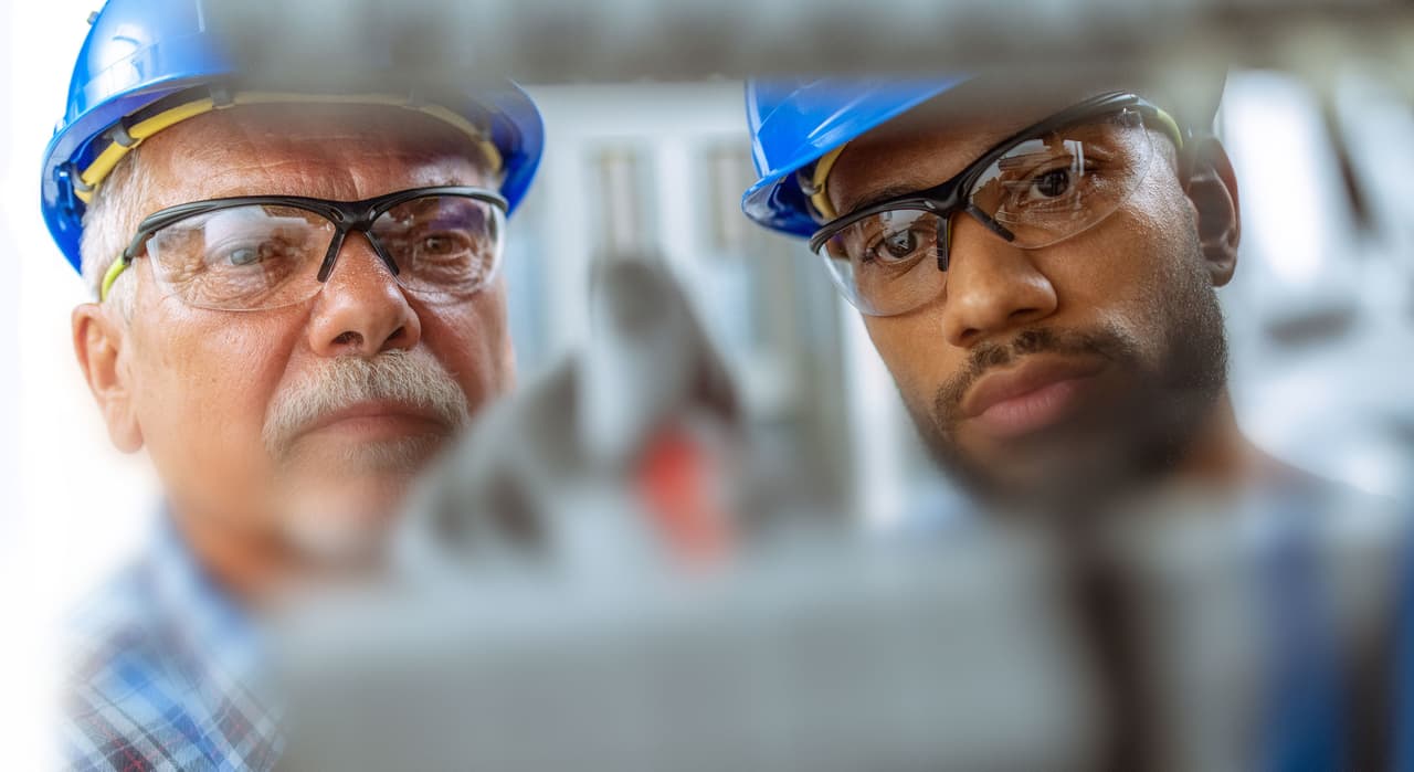 Vision care, Facial expression, Forehead, Glasses, Organ, Blue, Eyewear, Cap, Gesture, Headgear
