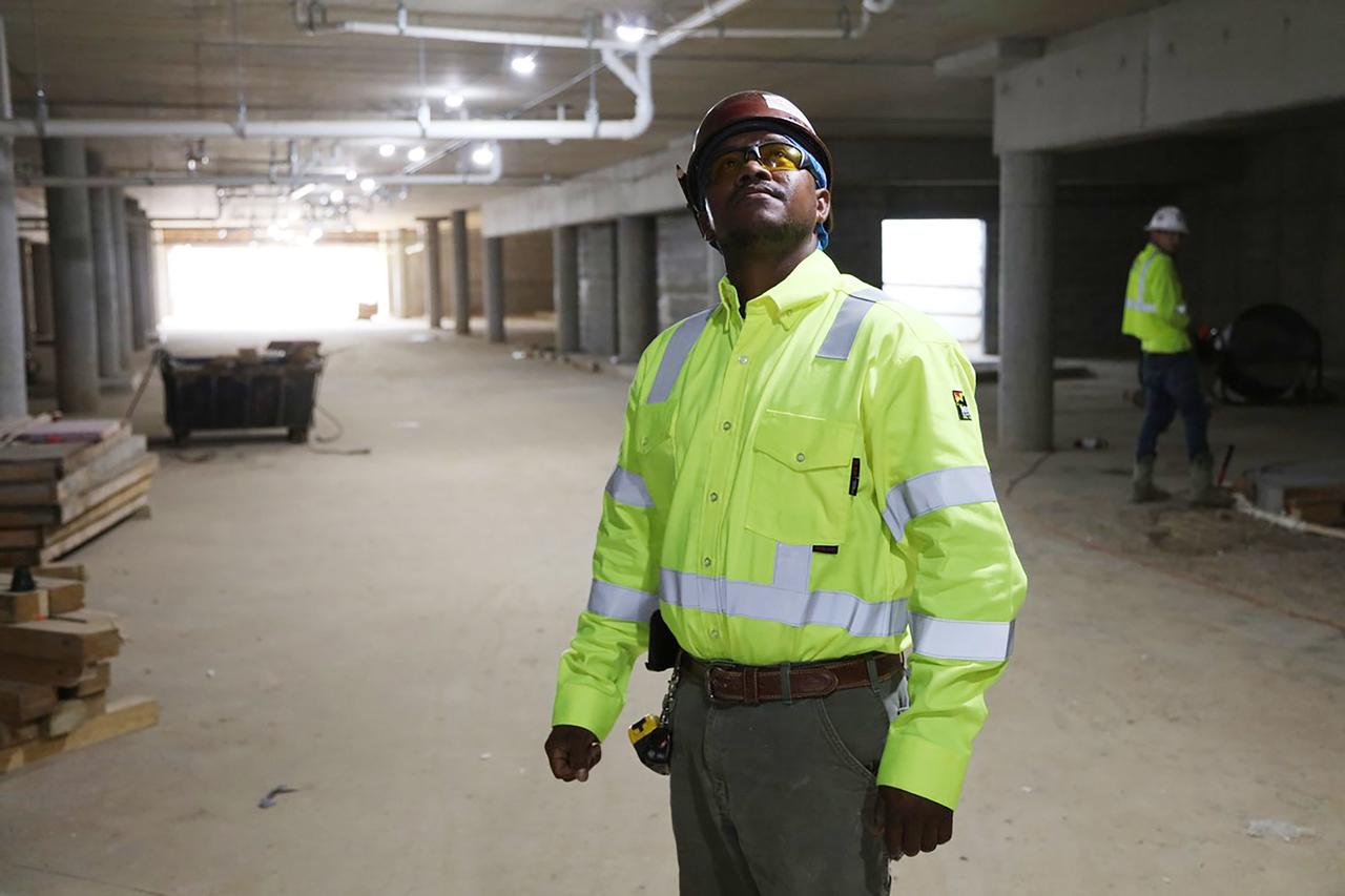 High-visibility clothing, Hard hat, Outerwear, Workwear, Helmet, Sleeve, Asphalt, Sunglasses, Security