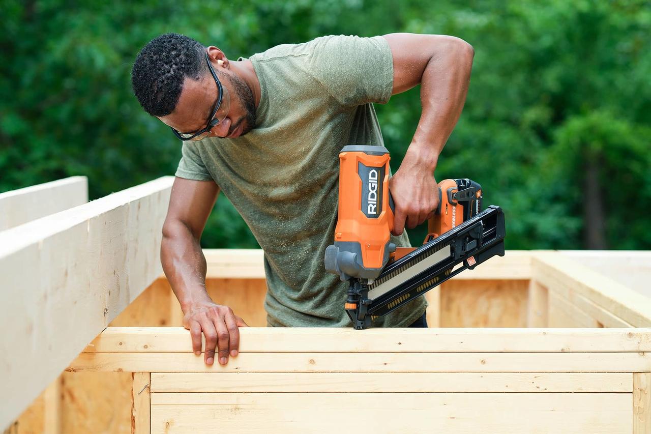 Hand, Arm, Vertebrate, Muscle, Carpenter, Wood, Tradesman, Mammal, Tree, Shorts