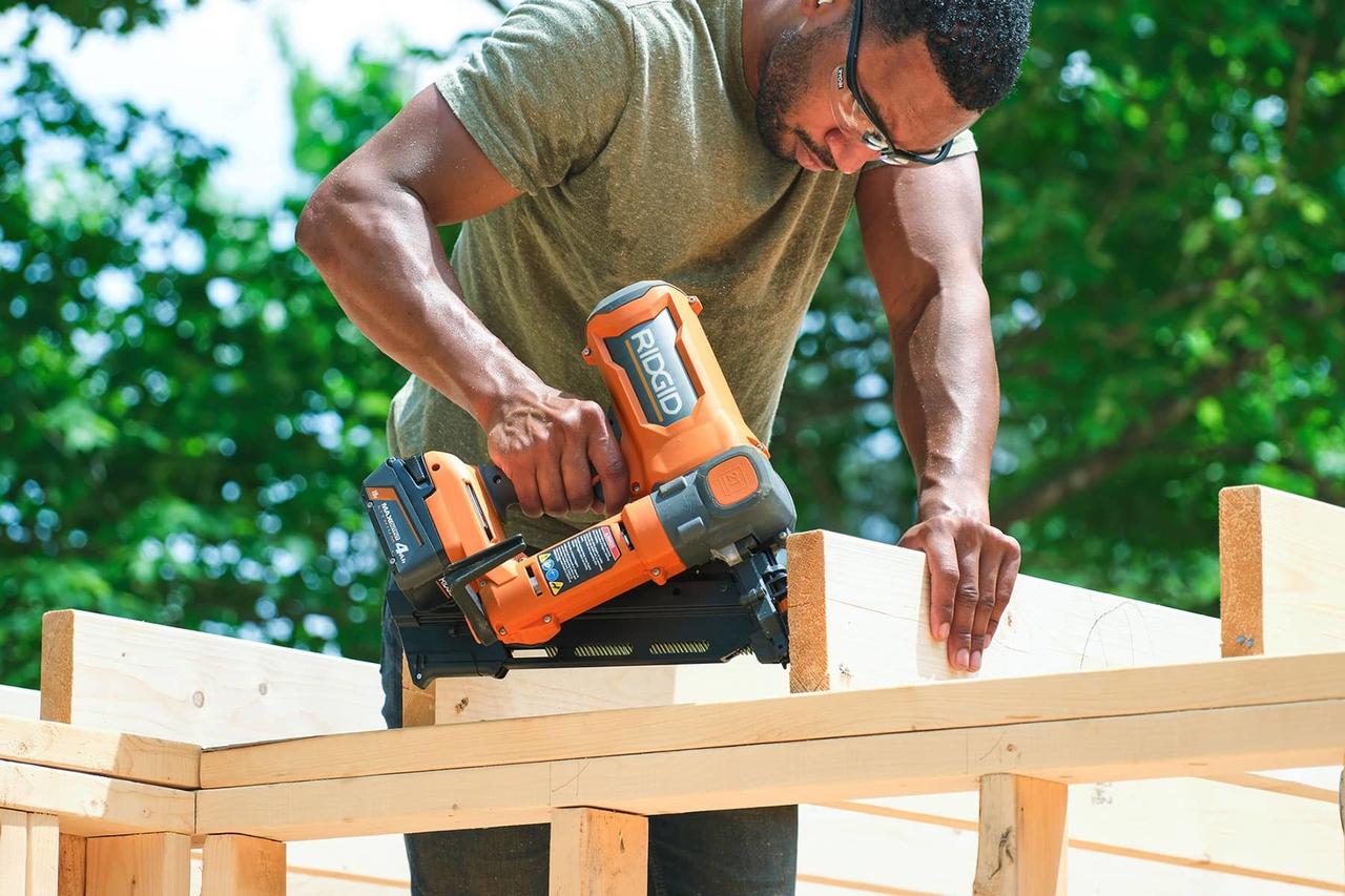 Concrete saw, Construction worker, Chainsaw, Tradesman, Carpenter, Wood, Tree