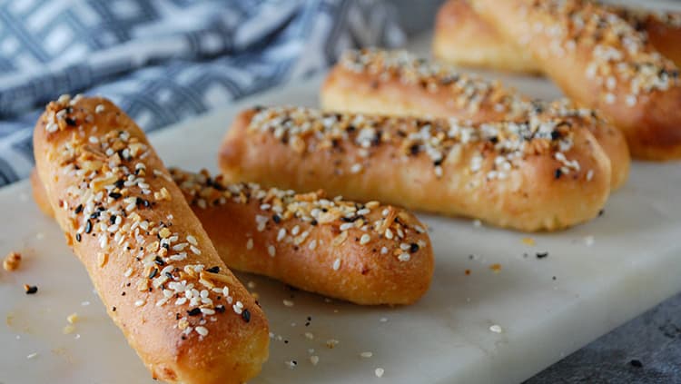 Everything-Bagel-Breadstick-Green-GIant