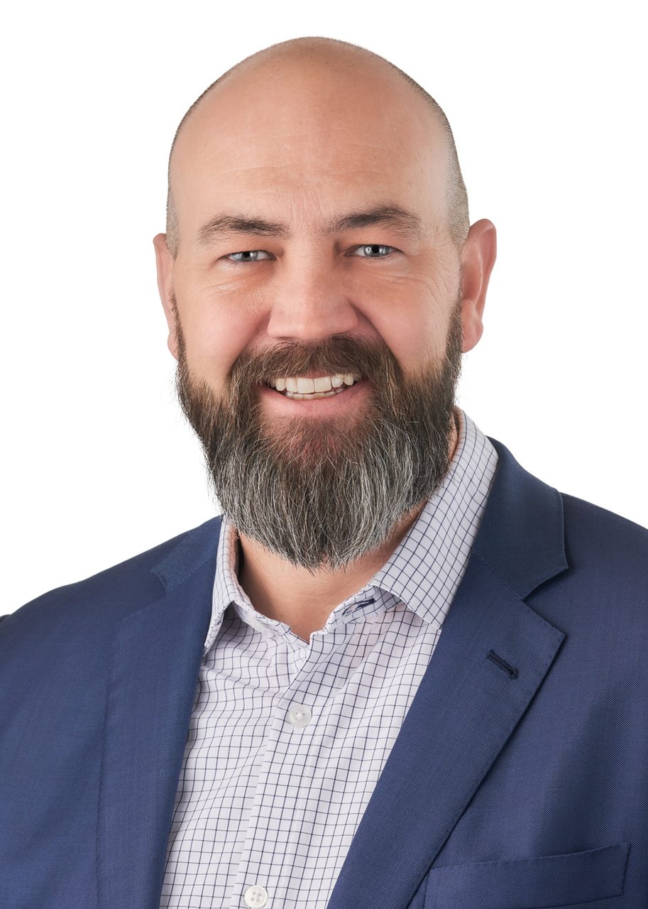 Dress shirt, Forehead, Hair, Smile, Hairstyle, Eyebrow, Beard, Neck, Jaw, Gesture