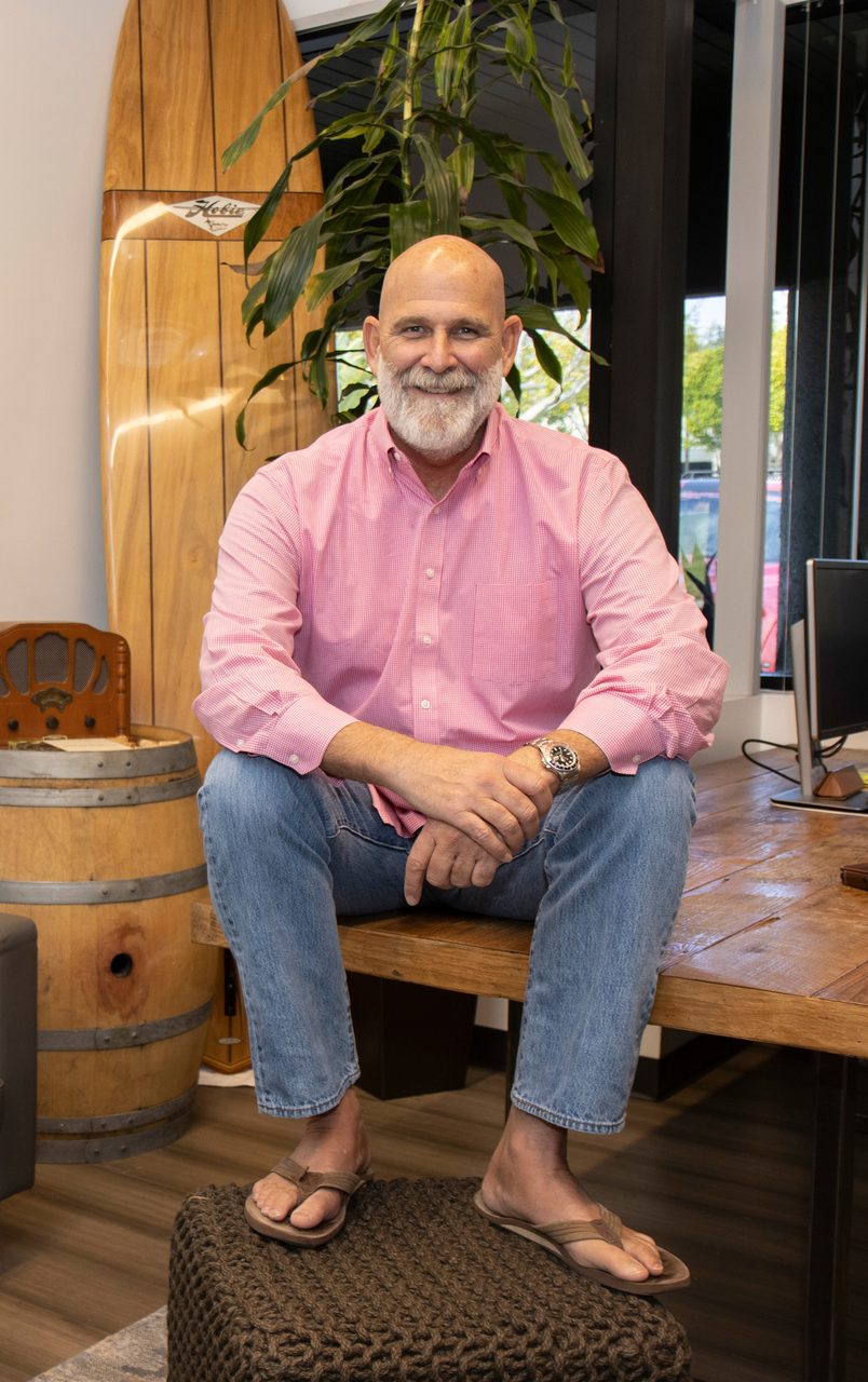 Computer monitor, Smile, Jeans, Wood, Barrel, Plant