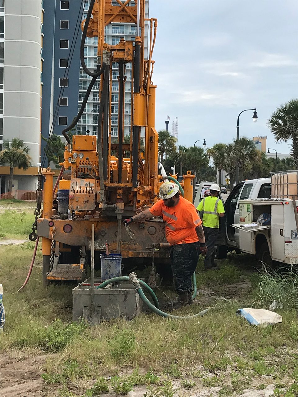 Road surface, Wheel, Tire, Plant, Vehicle, Sky, Tree, Asphalt, Truck, Crane