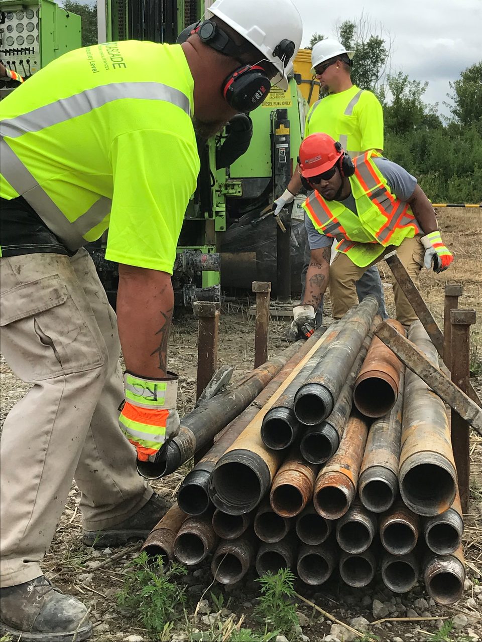 High-visibility clothing, Hard hat, Workwear, Tradesman, Green, Helmet