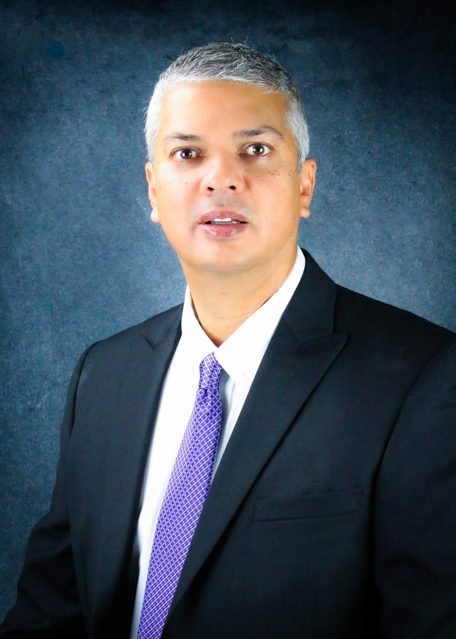 Dress shirt, Hair, Tie, Coat, Sleeve, Suit, Gesture, Collar