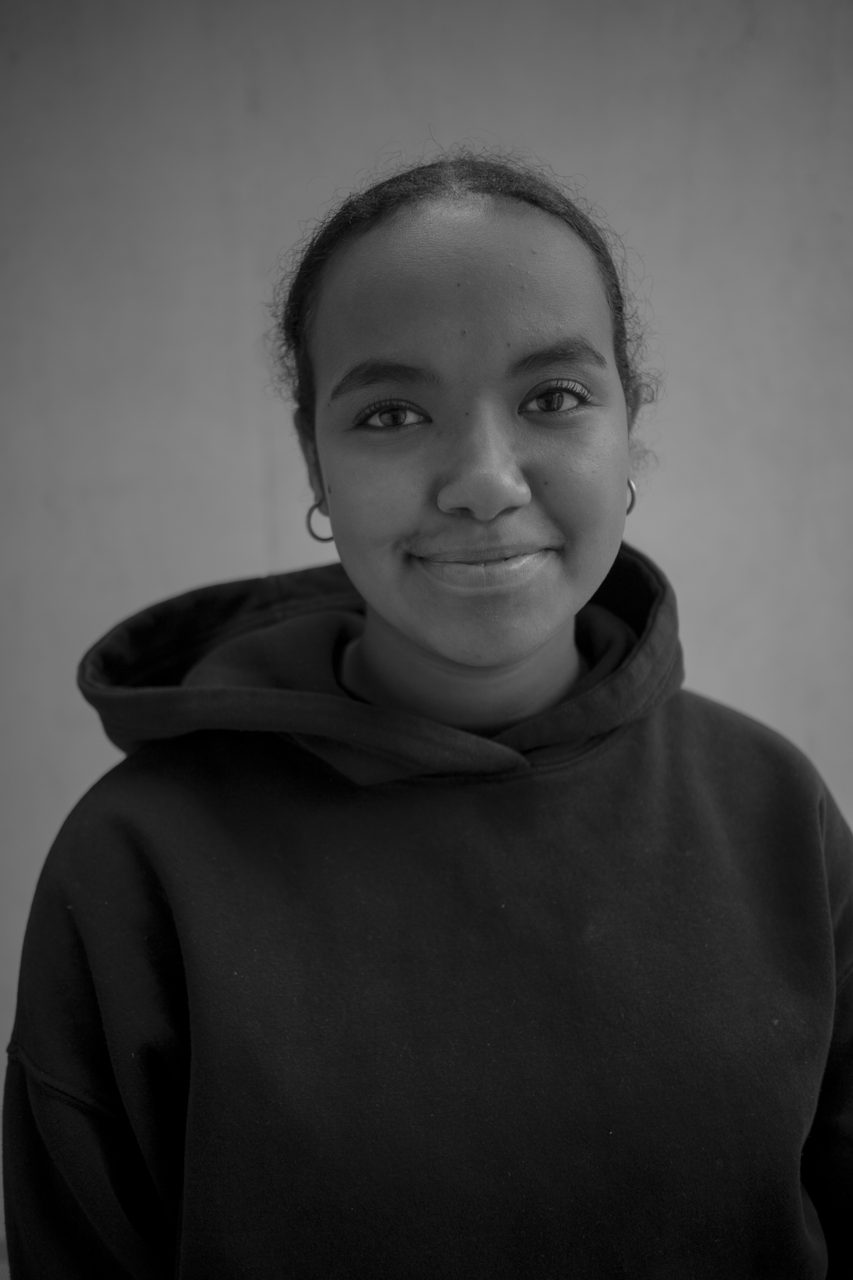 Flash photography, Head, Lip, Outerwear, Smile, Eyebrow, Neck, Sleeve