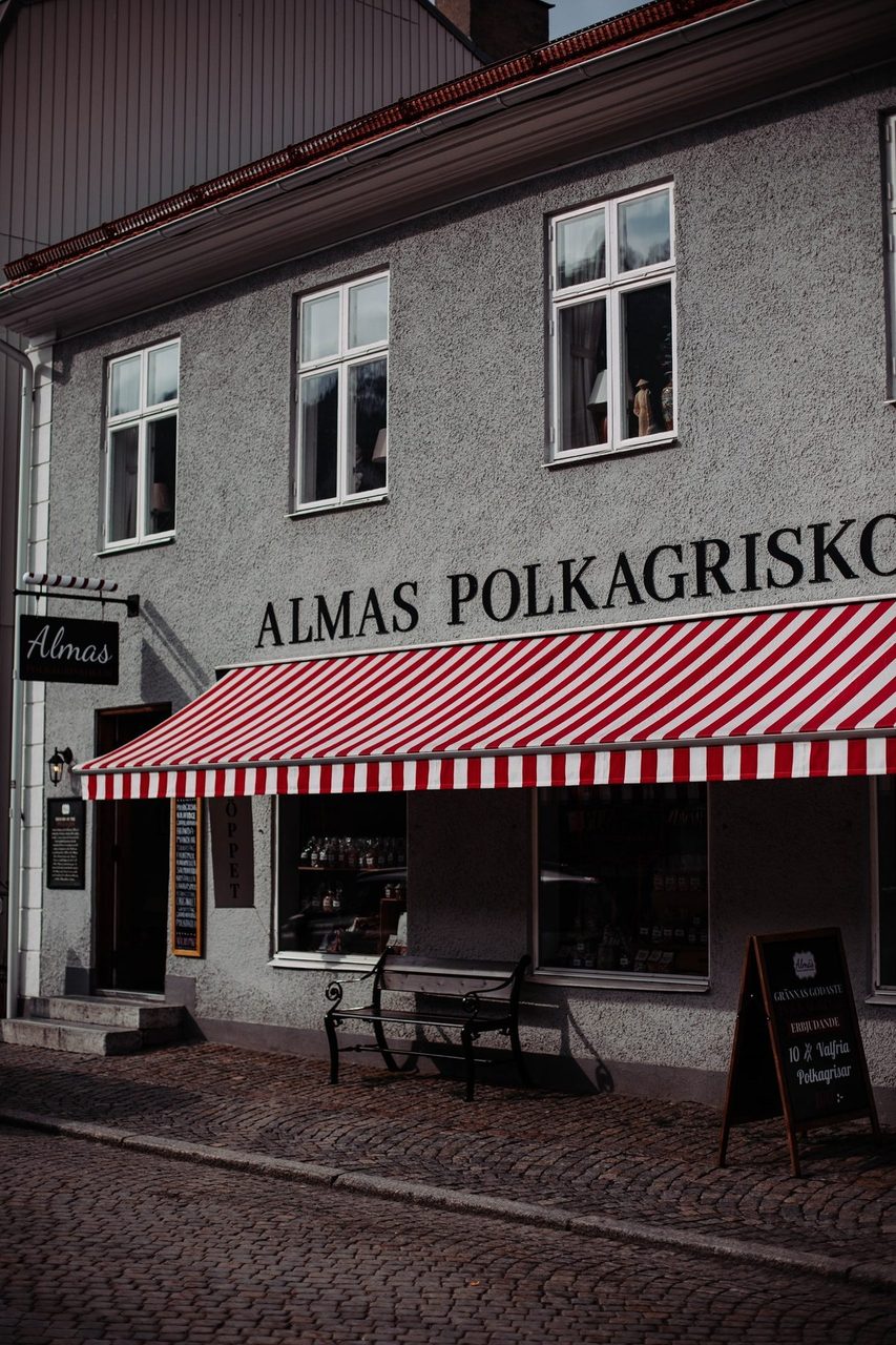 Window, Building, Font, Neighbourhood