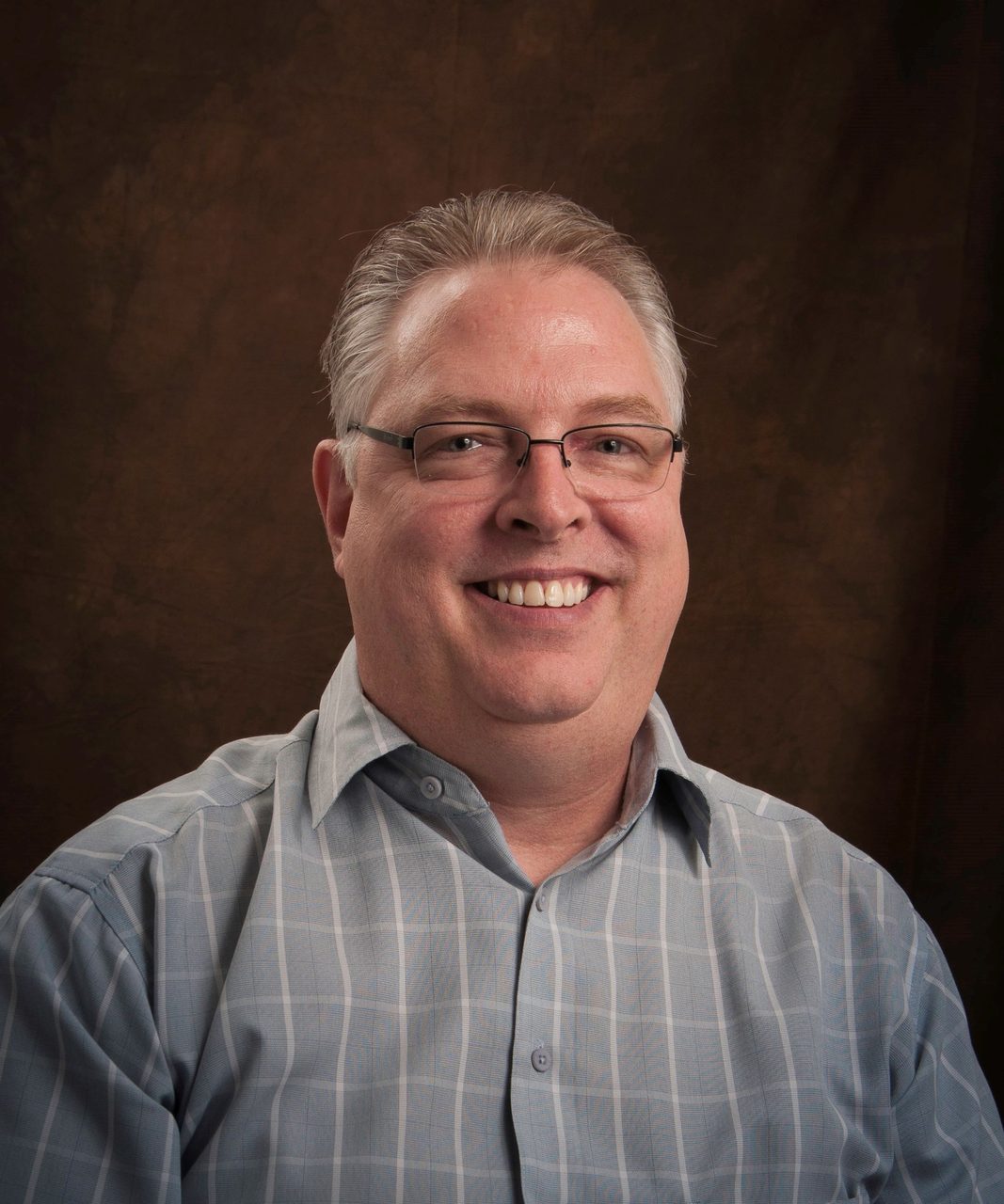 Headshot, Dress shirt, Forehead, Glasses, Cheek, Smile, Chin, Eyebrow, Jaw, Sleeve
