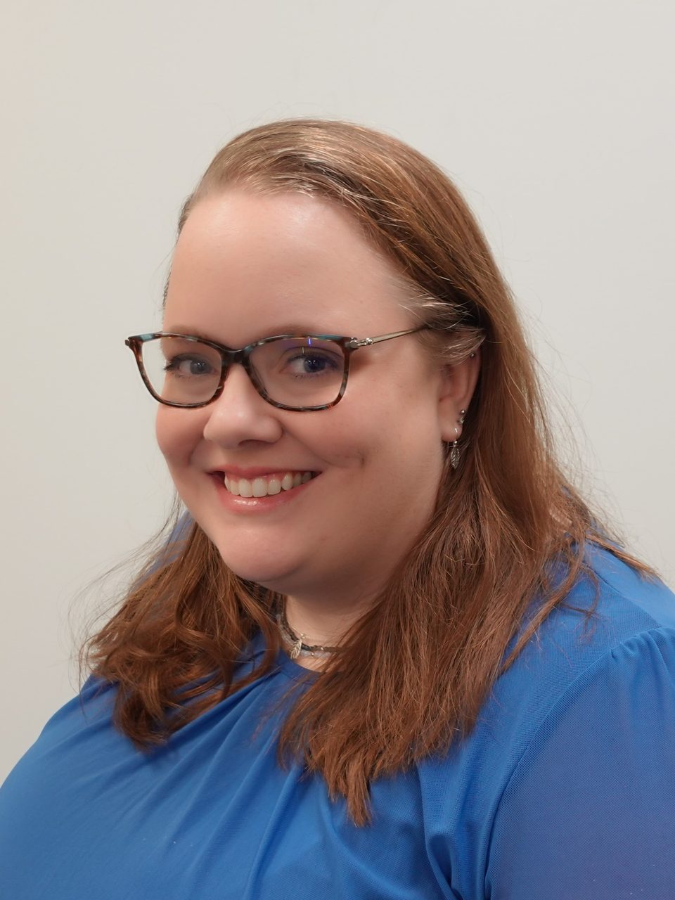 Headshot, Portrait, Smile, Hair, Shirt, Glasses, Face, Necklace