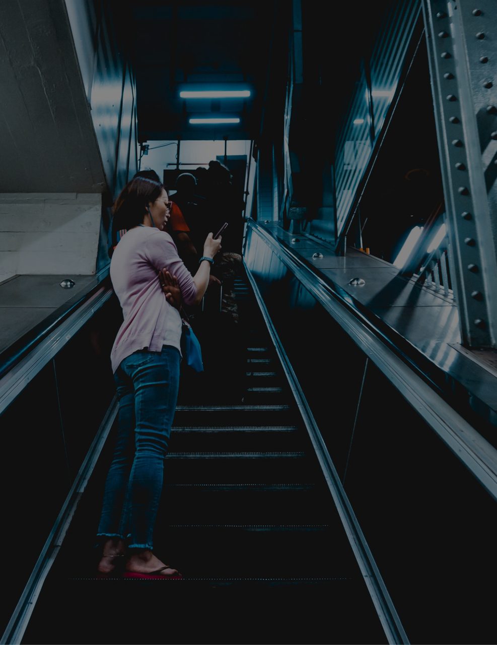 Mode of transport, Flash photography, Escalator, Standing, Stairs