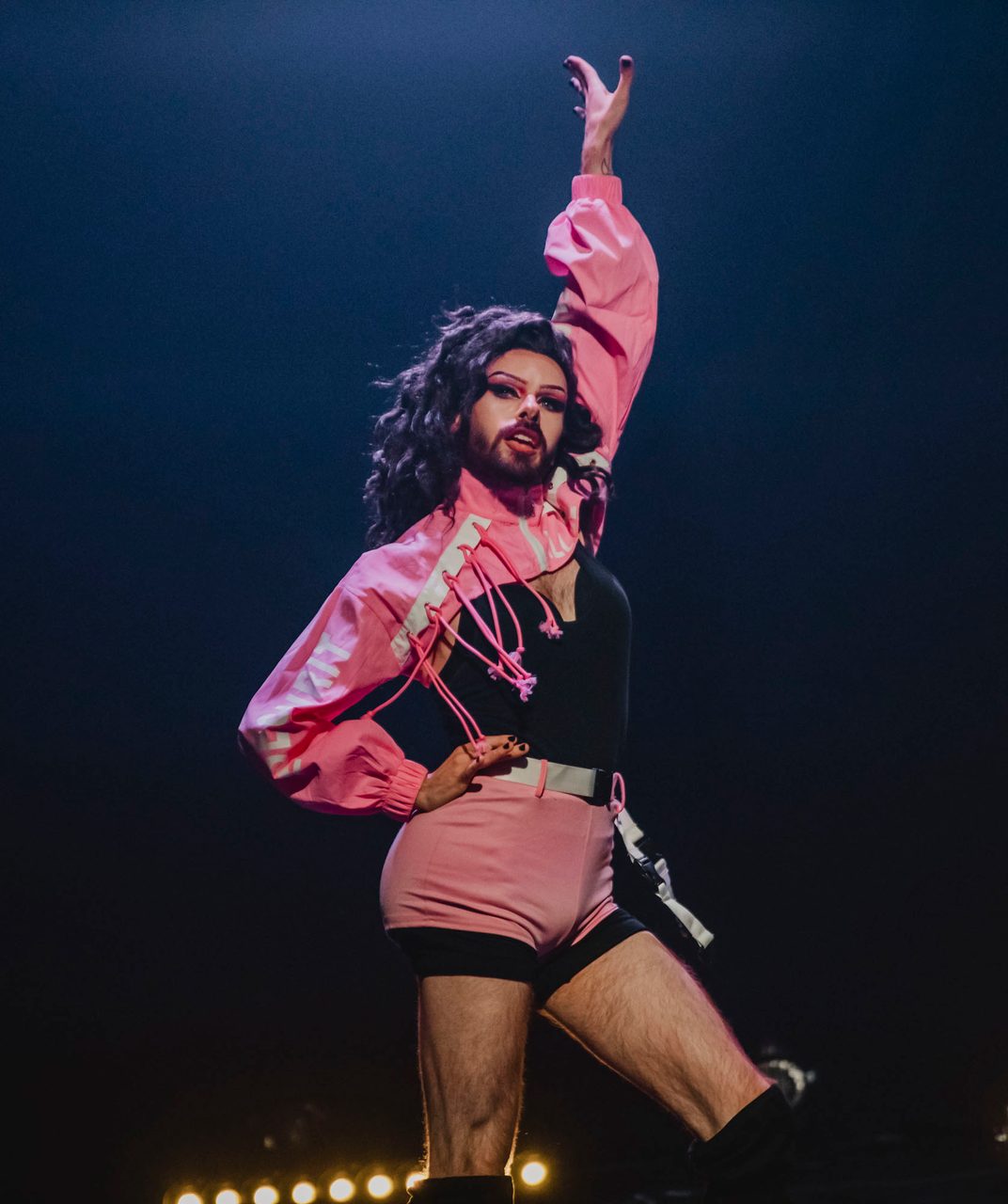 Human body, Flash photography, Face, Shorts, Hand, Arm, Leg, Drum, Artist, Thigh