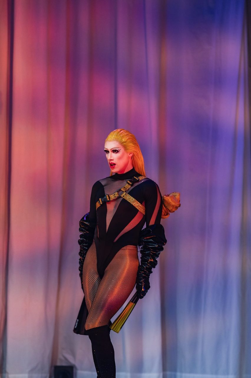 Performing Arts, Performance art, Costume design, Fashion, Thigh, Entertainment, Artist