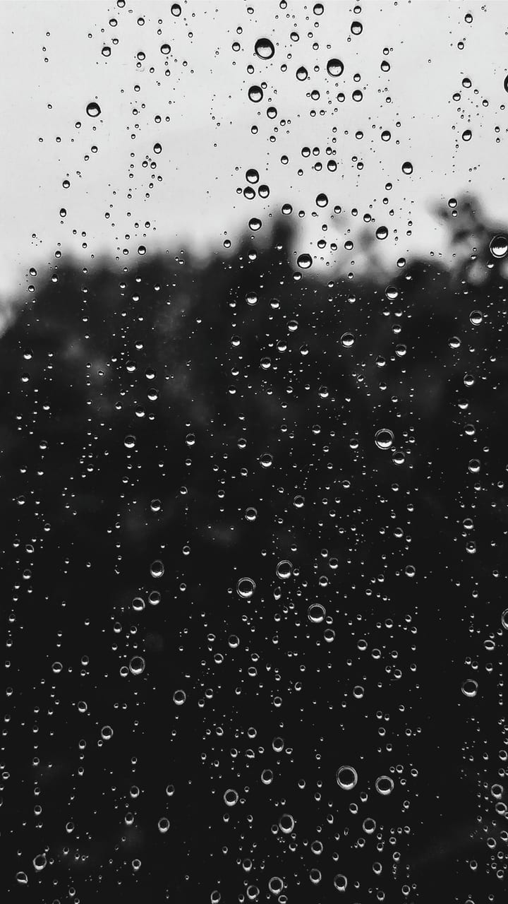 Atmospheric phenomenon, Water, Sky, Liquid, Atmosphere, Fluid, Sunlight, Style, Moisture, Black-and-white