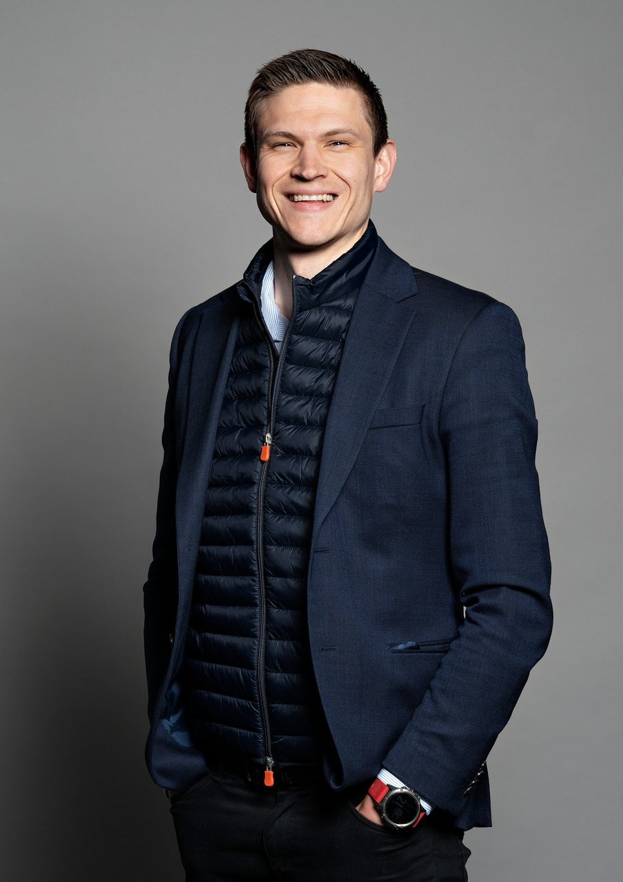 Suit trousers, Dress shirt, Human body, Flash photography, Clothing, Face, Smile, Head, Neck, Sleeve