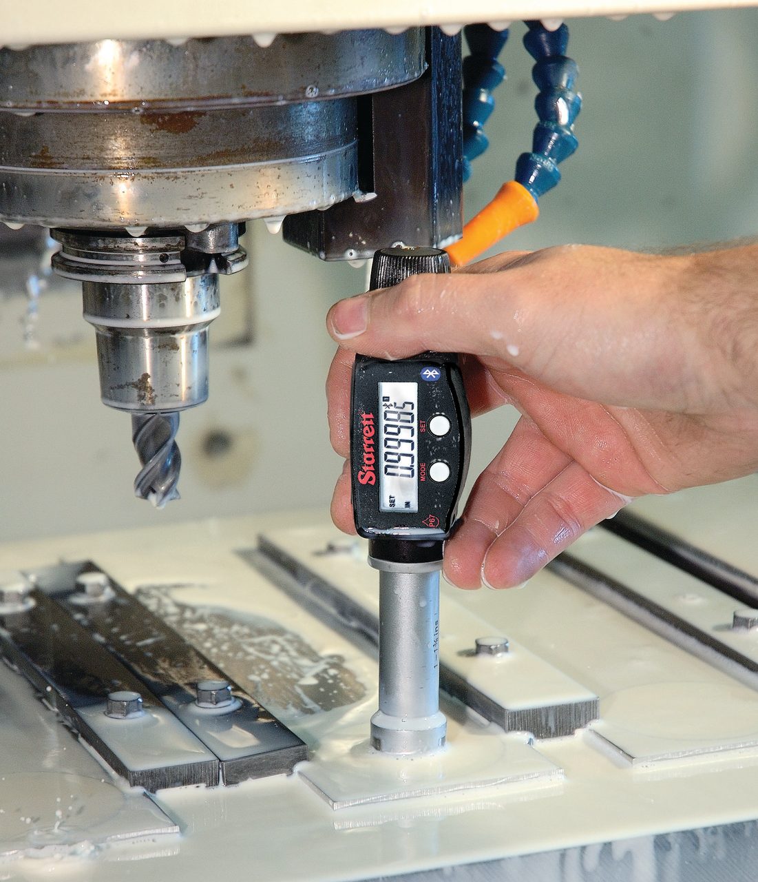 This electronic bore gage provides IP67 level of protection as well built-in wireless connectivity.