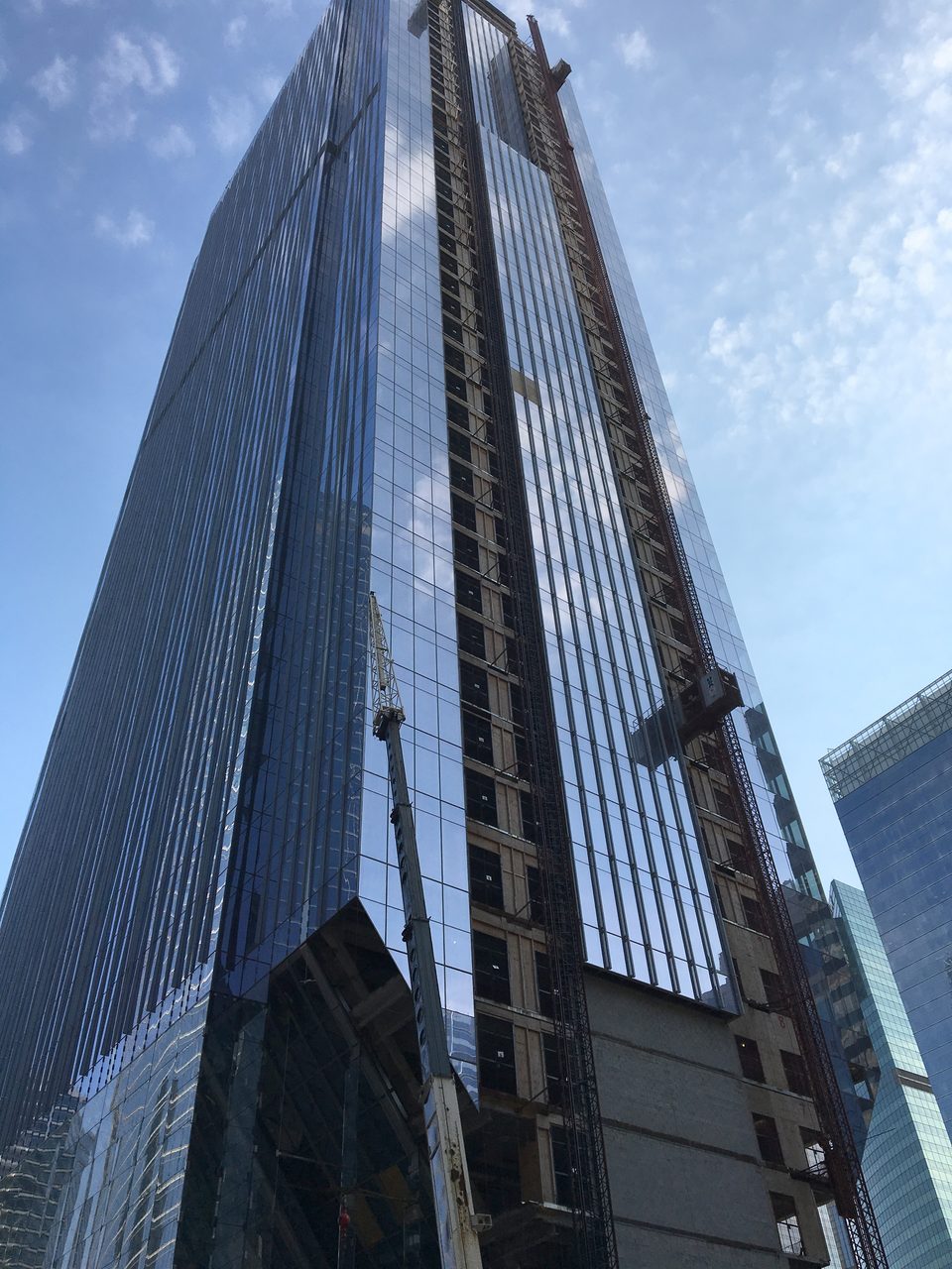 Tower block, Material property, Cloud, Building, Sky, Skyscraper, Condominium