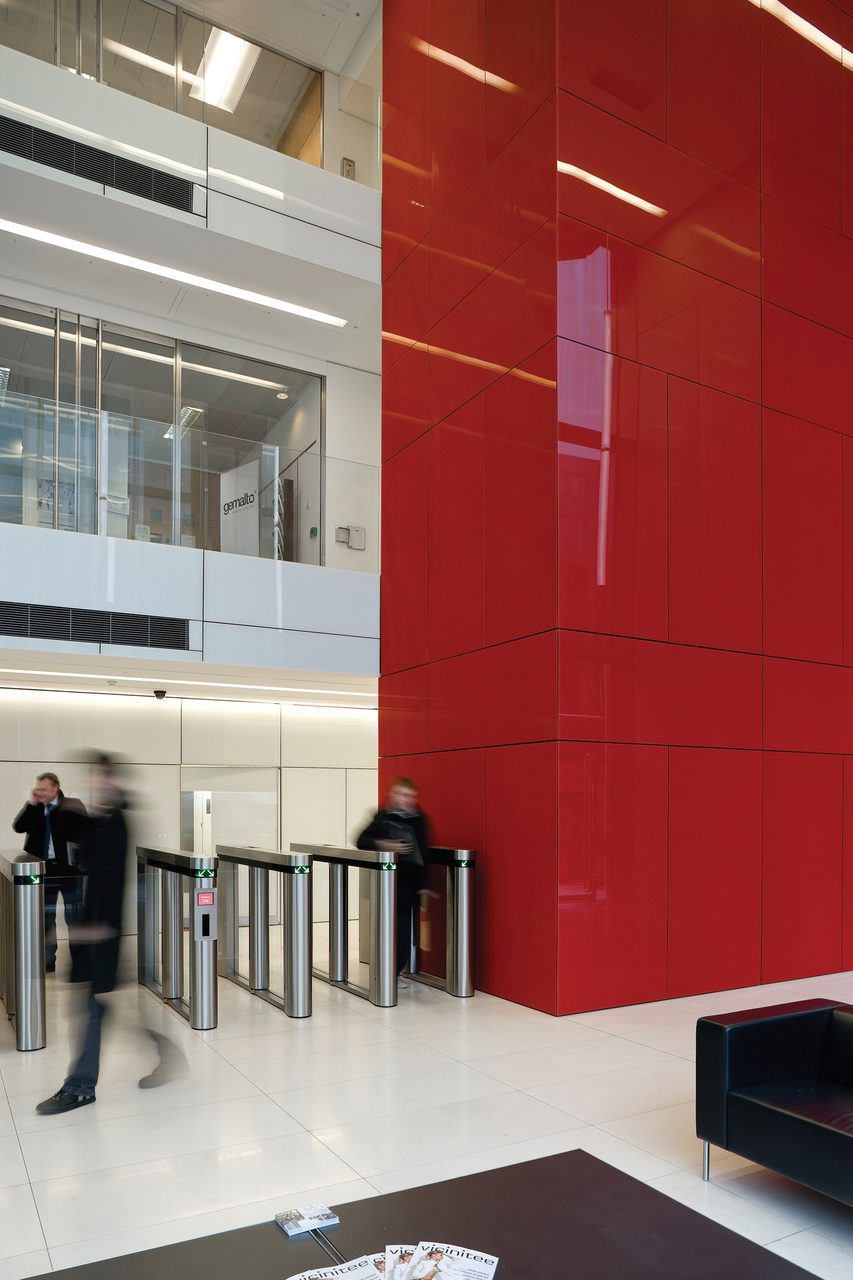 StoVentec Glass delivers an impressive visual impact and versatility in interior applications. 