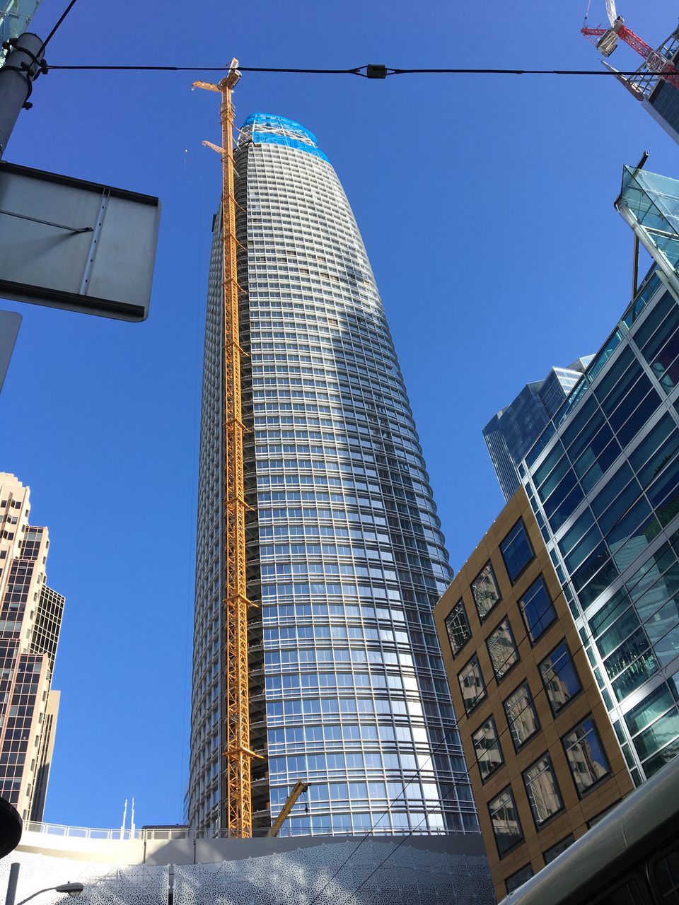 Tower block, Urban design, Building, Skyscraper, Sky, Daytime, Window, Condominium, Line