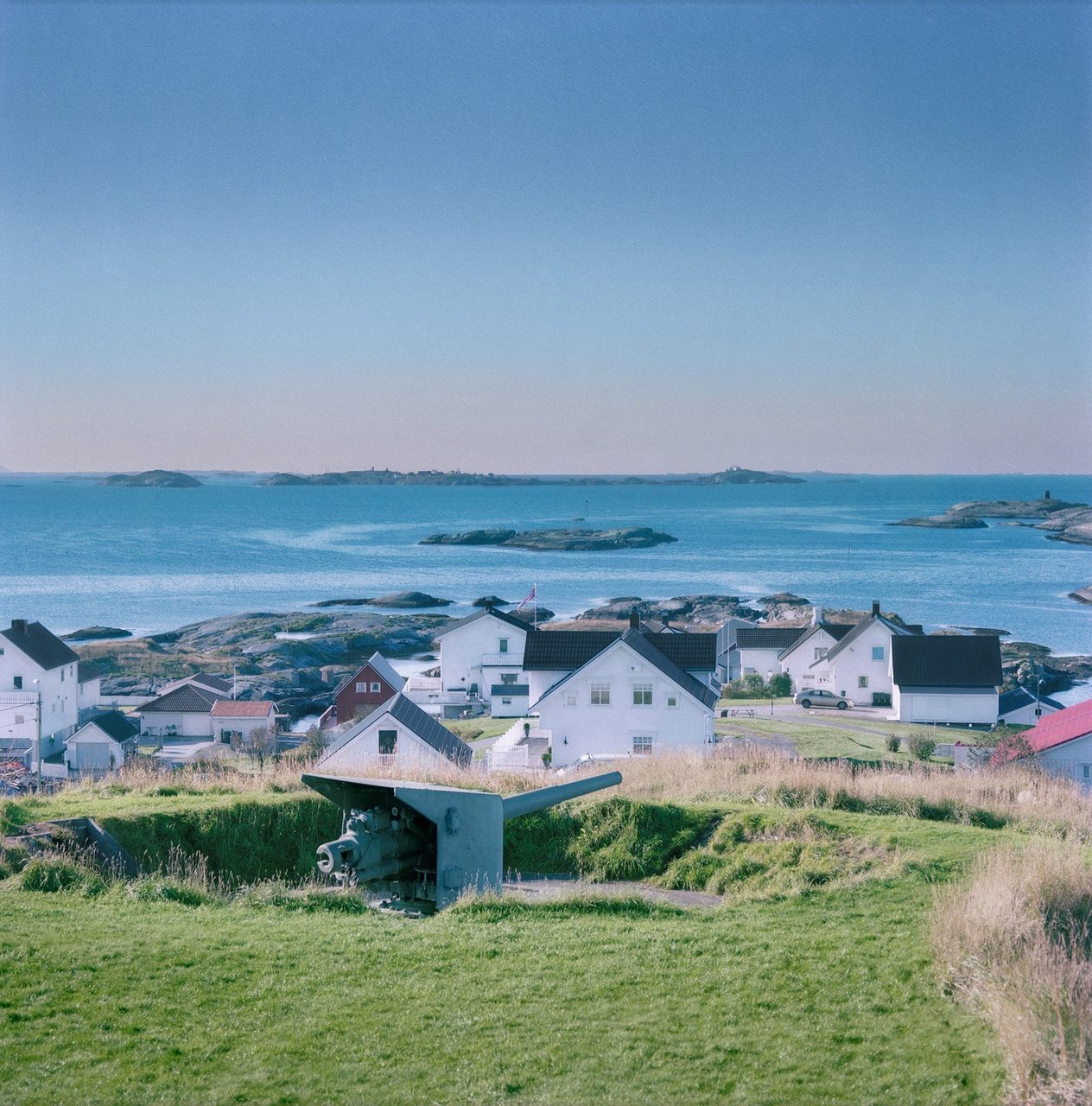 Coastal and oceanic landforms, Natural landscape, Land lot, Water, Sky, Cloud, Building, Azure, House, Plant