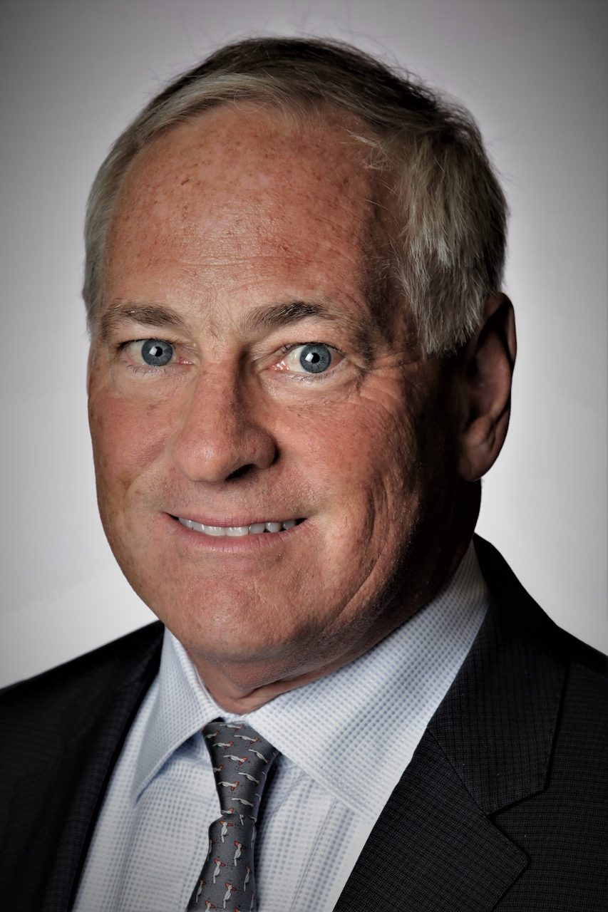 Dress shirt, Forehead, Chin, Smile, Tie, Collar, Suit
