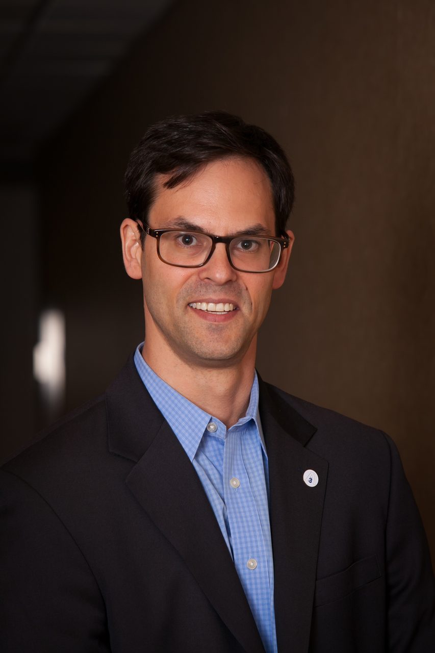 Vision care, Dress shirt, Forehead, Glasses, Chin, Smile, Sleeve, Gesture, Collar, Eyewear