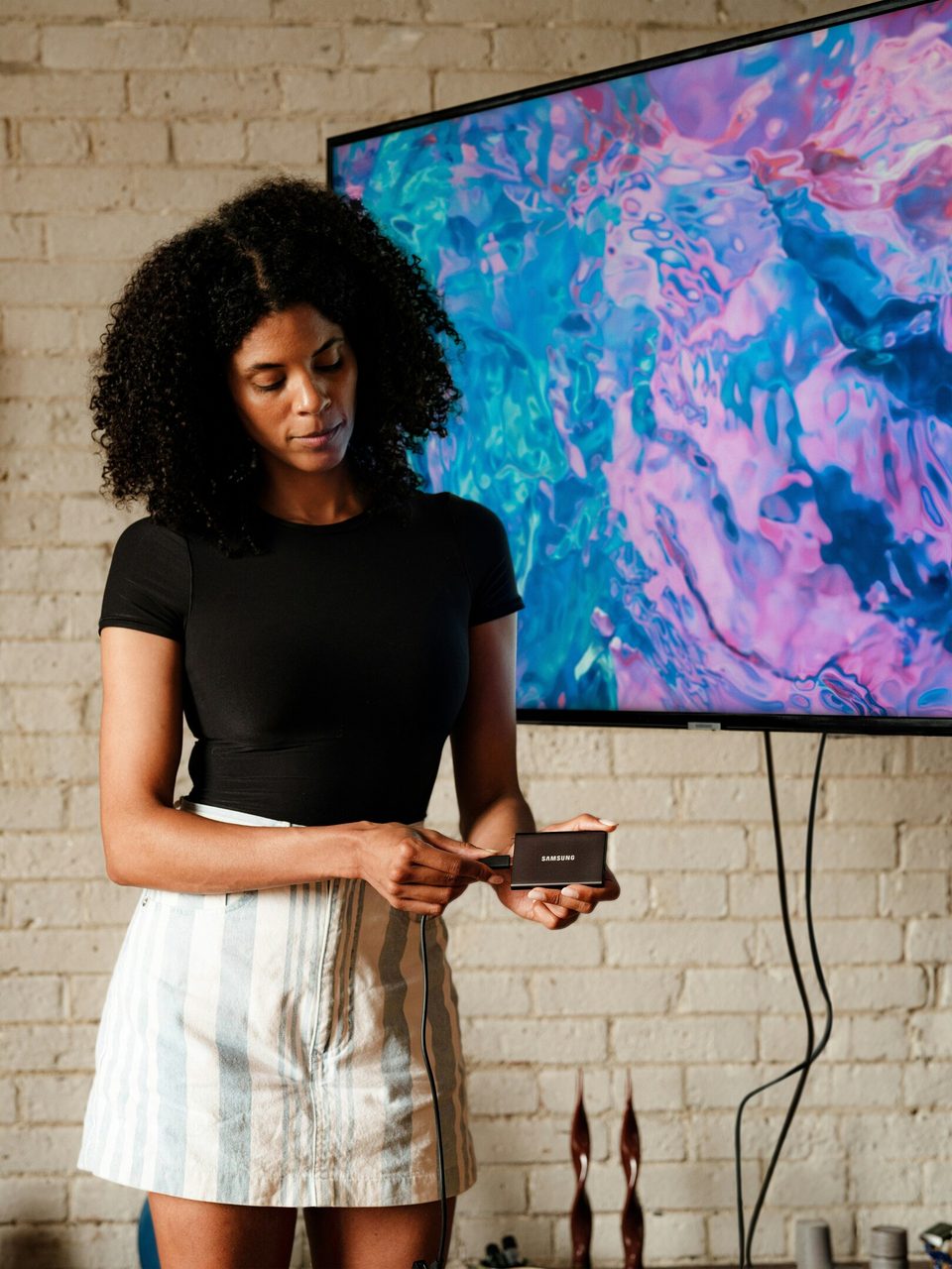 Flash photography, Blue, Sleeve, Art, Wall, Thigh, Waist