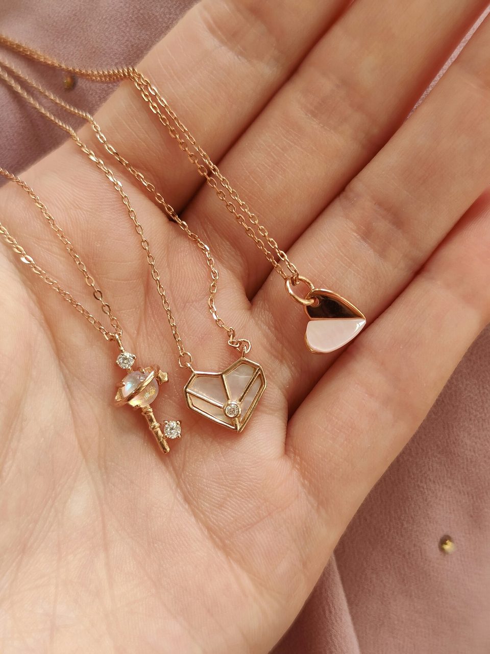 Body jewelry, Material property, Gesture, Finger