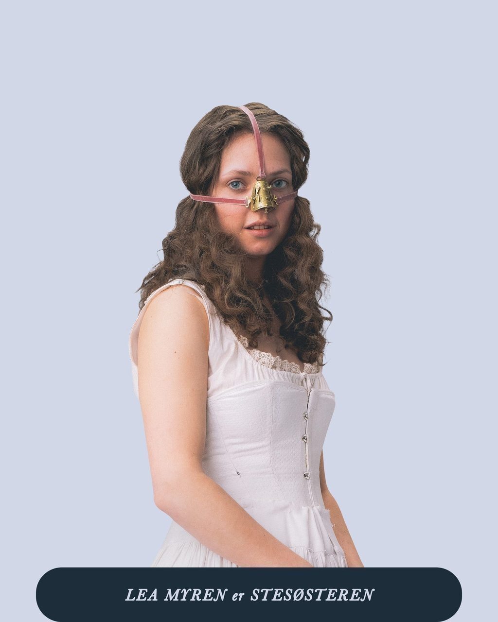 Vision Care, Long hair, Eyewear, Glasses, Lips, Shoulder, Hairstyle, Fashion, Neck, Beauty