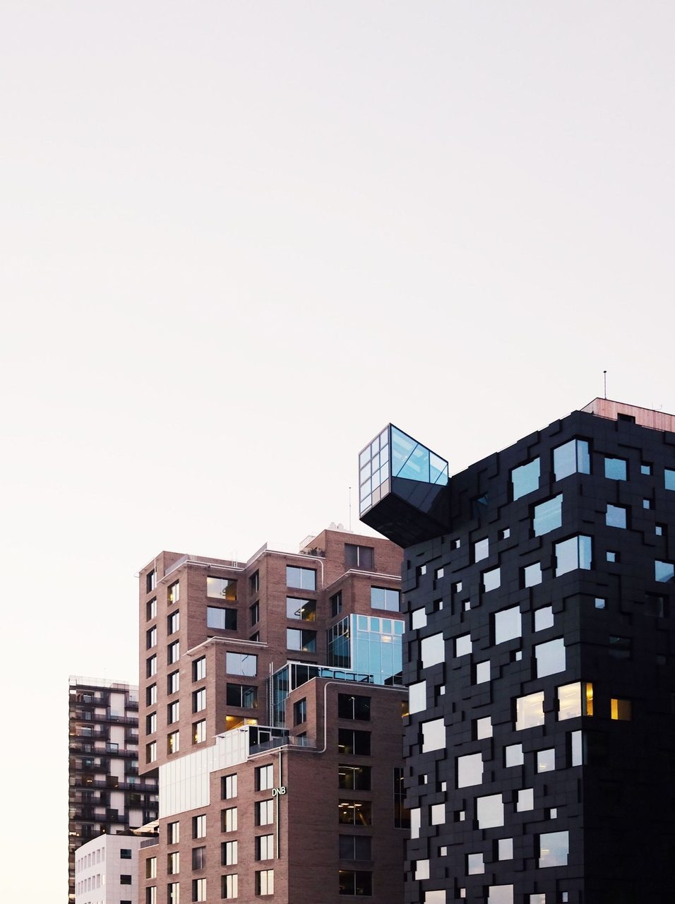 Urban design, Tower block, Material property, Building, Sky, Window, Rectangle, House, Condominium, Neighbourhood