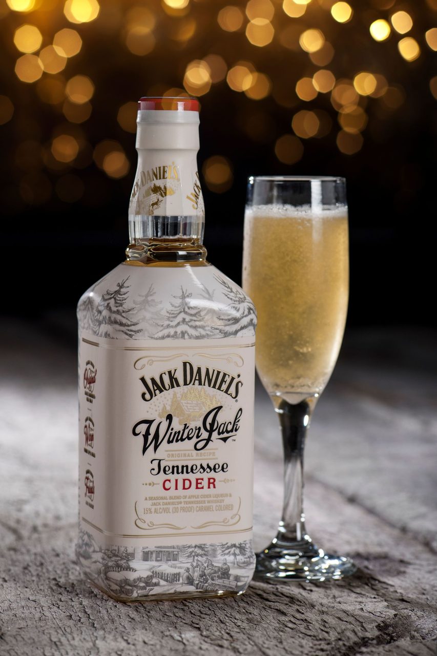 Glass bottle, Alcoholic beverage, Liquid, Tableware, Drinkware, Barware, Stemware, Solution, Fluid