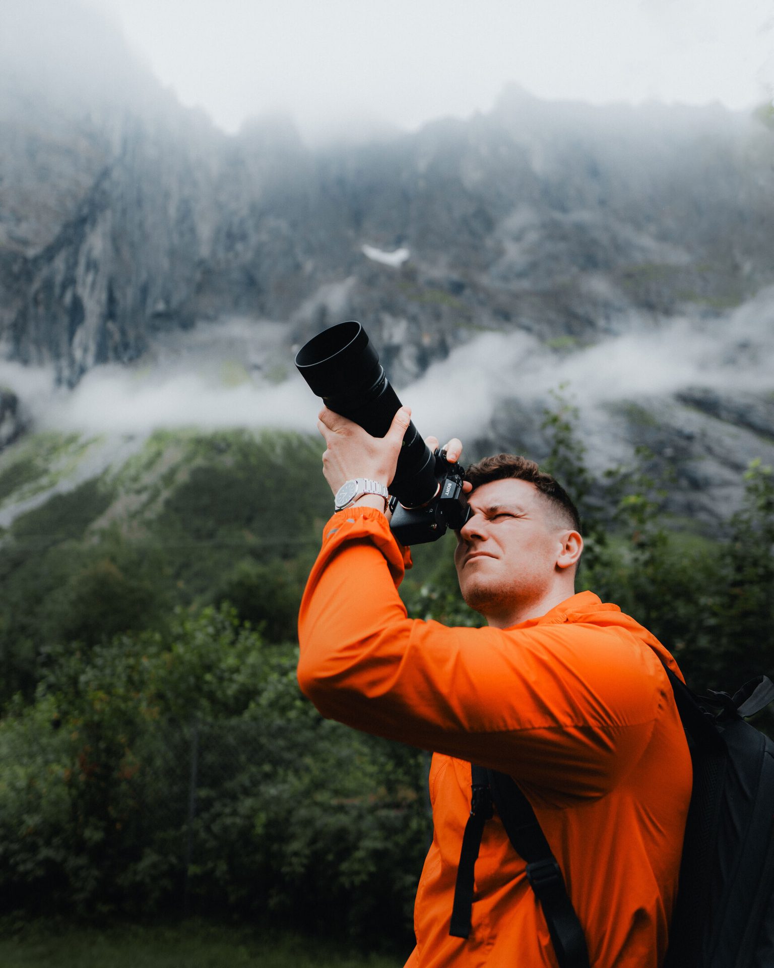 People in nature, Natural landscape, Mountainous landforms, Cloud, Mountain, Water, Plant, Gesture, Fog, Travel