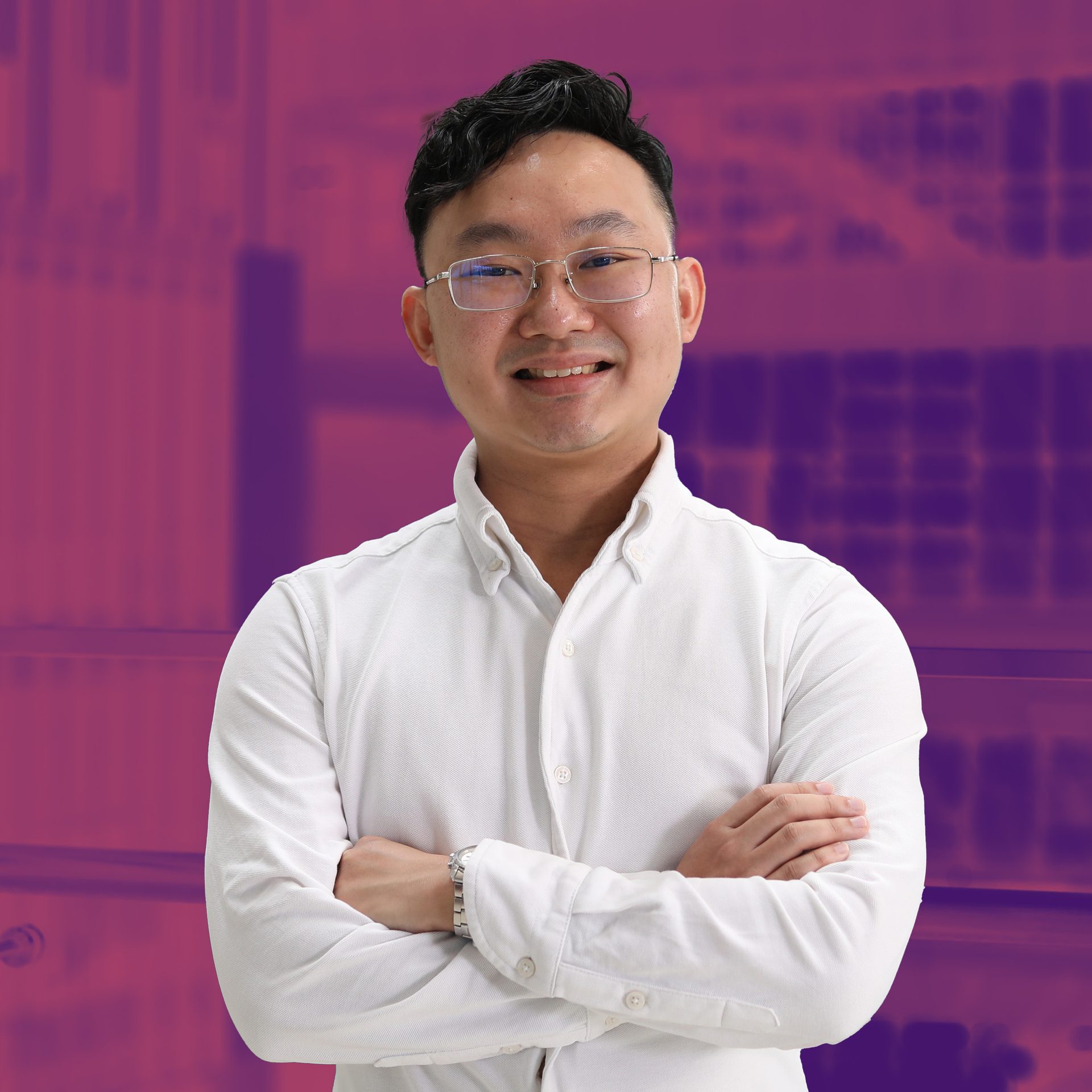 Vision care, Dress shirt, Forehead, Glasses, Chin, Shoulder, Smile, Sleeve, Gesture, Eyewear