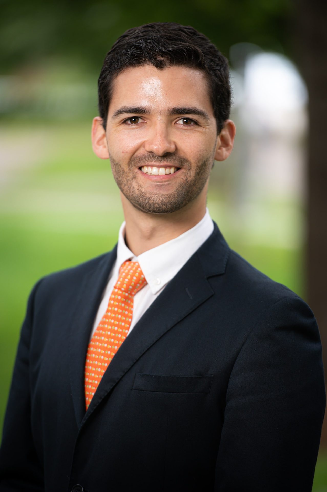 Formal wear, Smile, Chin, Eyebrow, Happiness, Forehead, Collar, Face, Temple, Neck