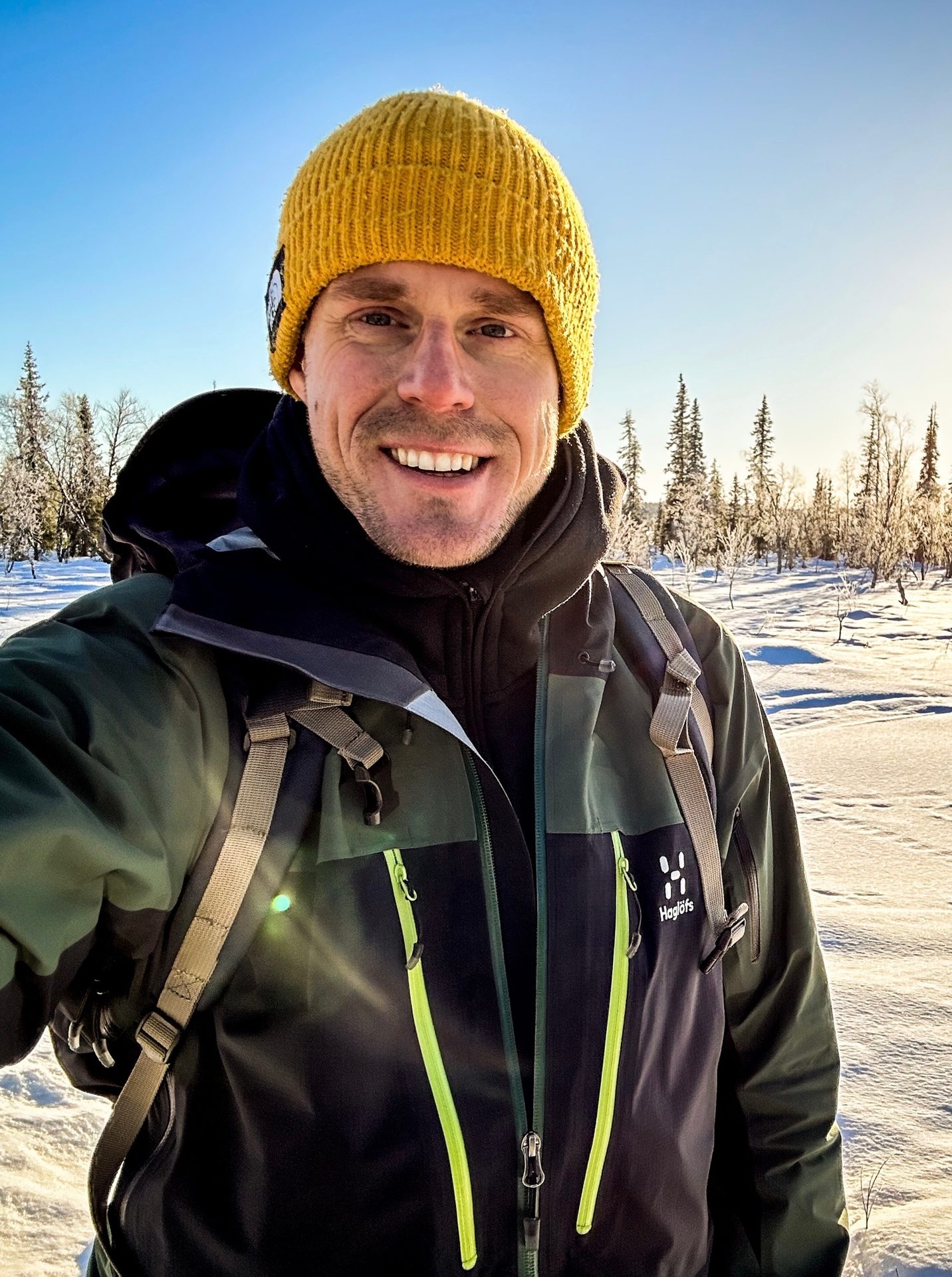 Outdoor recreation, Smile, Sky, Snow, Sleeve, Tree, Jacket, Windbreaker