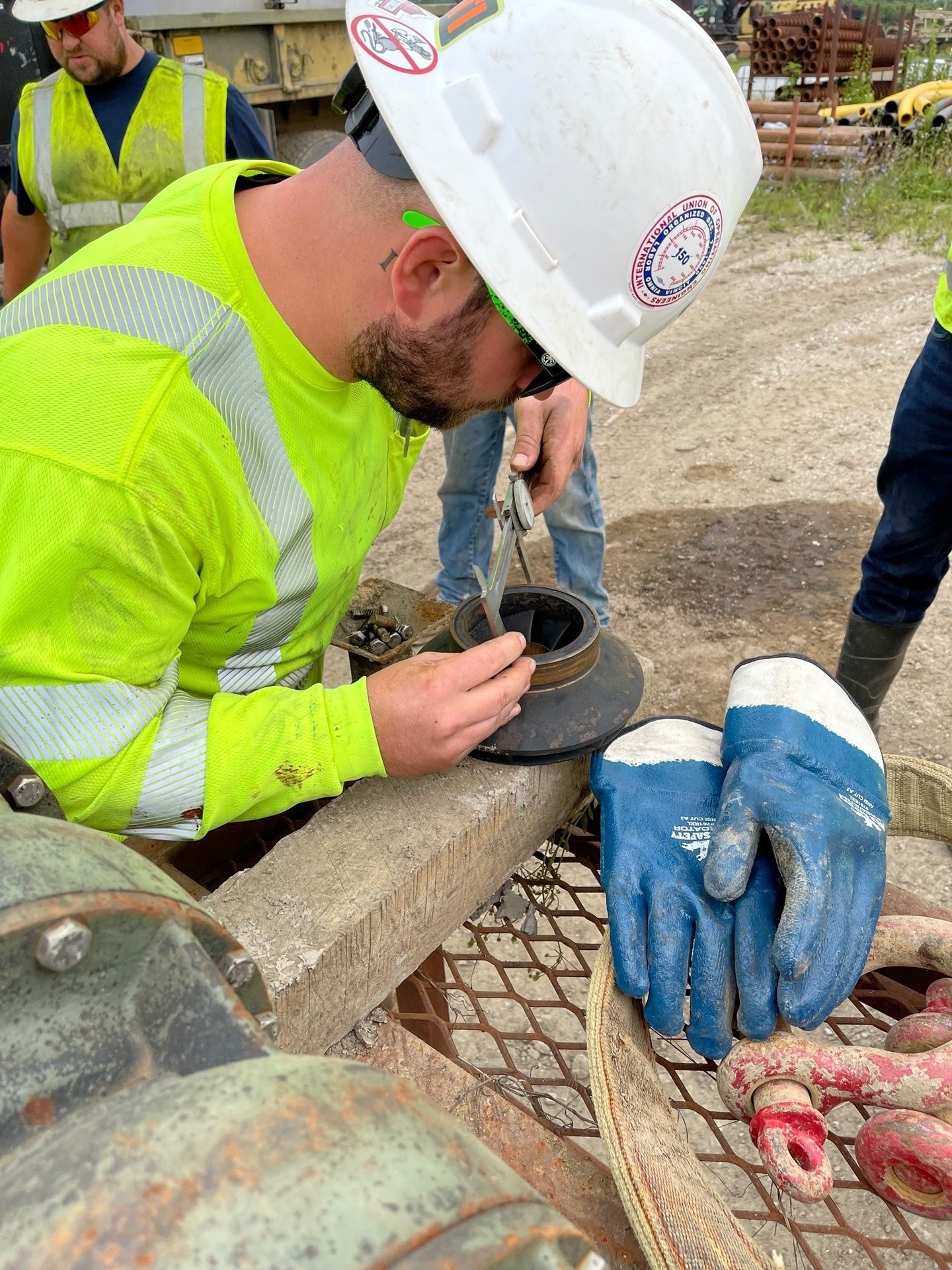 Hard hat, High-visibility clothing, Tradesman, Helmet, Workwear, Headgear