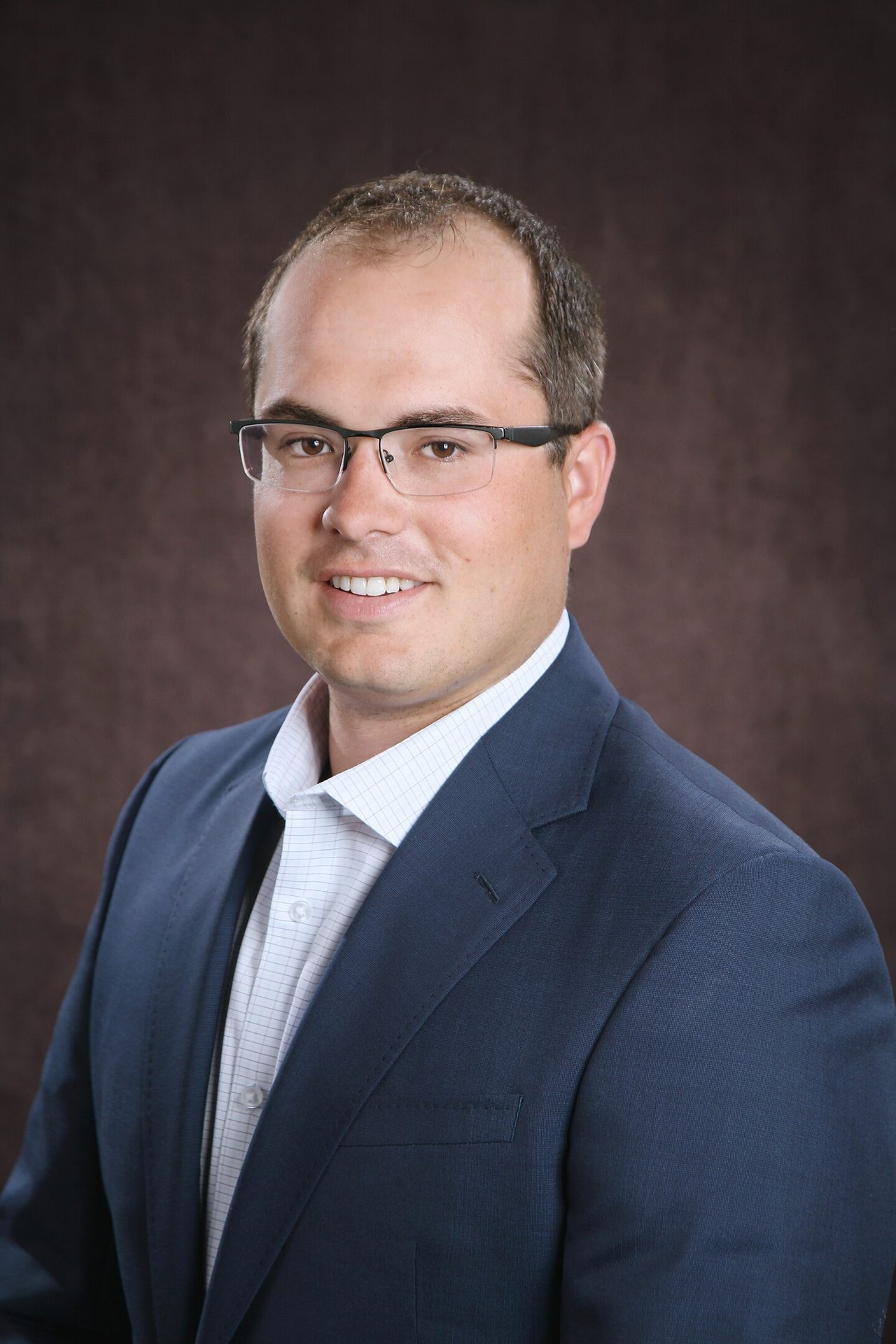 Vision care, Dress shirt, Flash photography, Forehead, Glasses, Smile, Chin, Eyebrow, Sleeve, Gesture