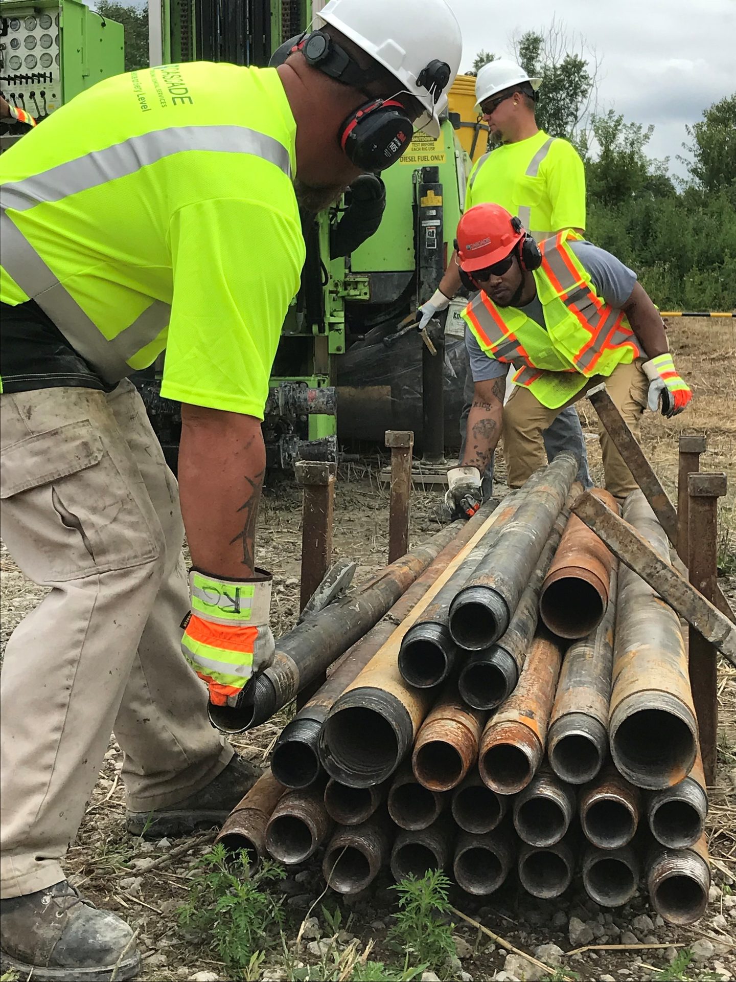 High-visibility clothing, Hard hat, Workwear, Helmet, Tradesman