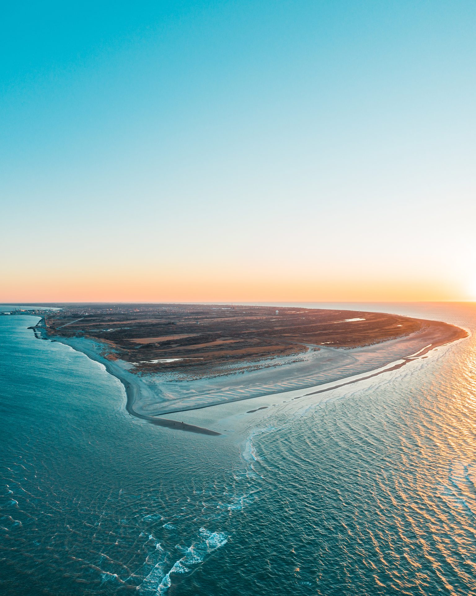 Coastal and oceanic landforms, Natural landscape, Water, Sky, Fluid