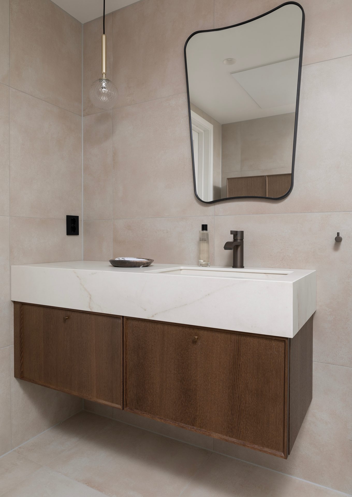 Bathroom cabinet, Plumbing fixture, Mirror, Tap, Cabinetry, Sink, Building, Wood