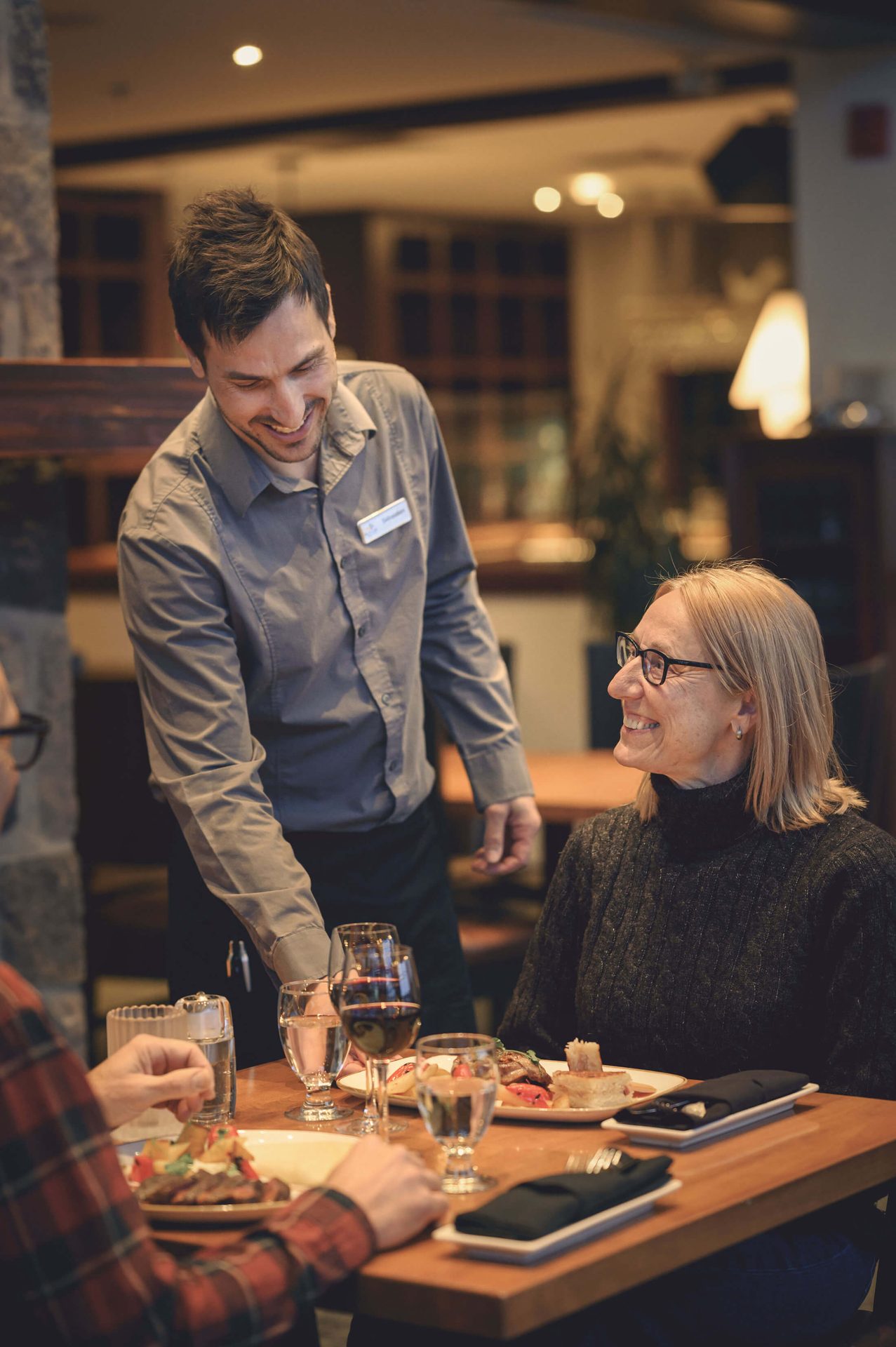 Interior design, Hand, Tableware, Shirt, Furniture, Drinkware, Table, Barware, Restaurant, Sharing