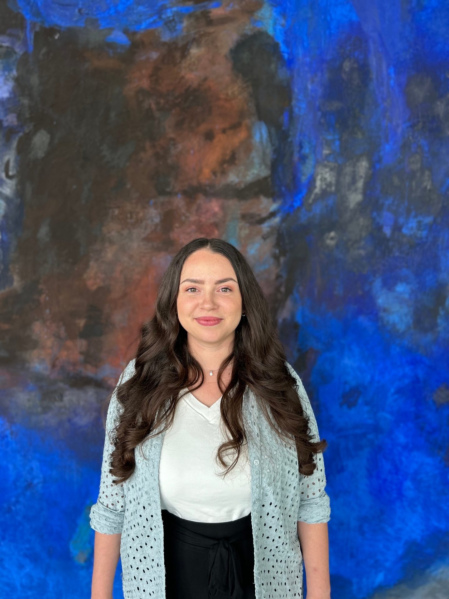 Laura-Sophie bei ihrer Arbeit als Elektrotechnikerin bei Bösch